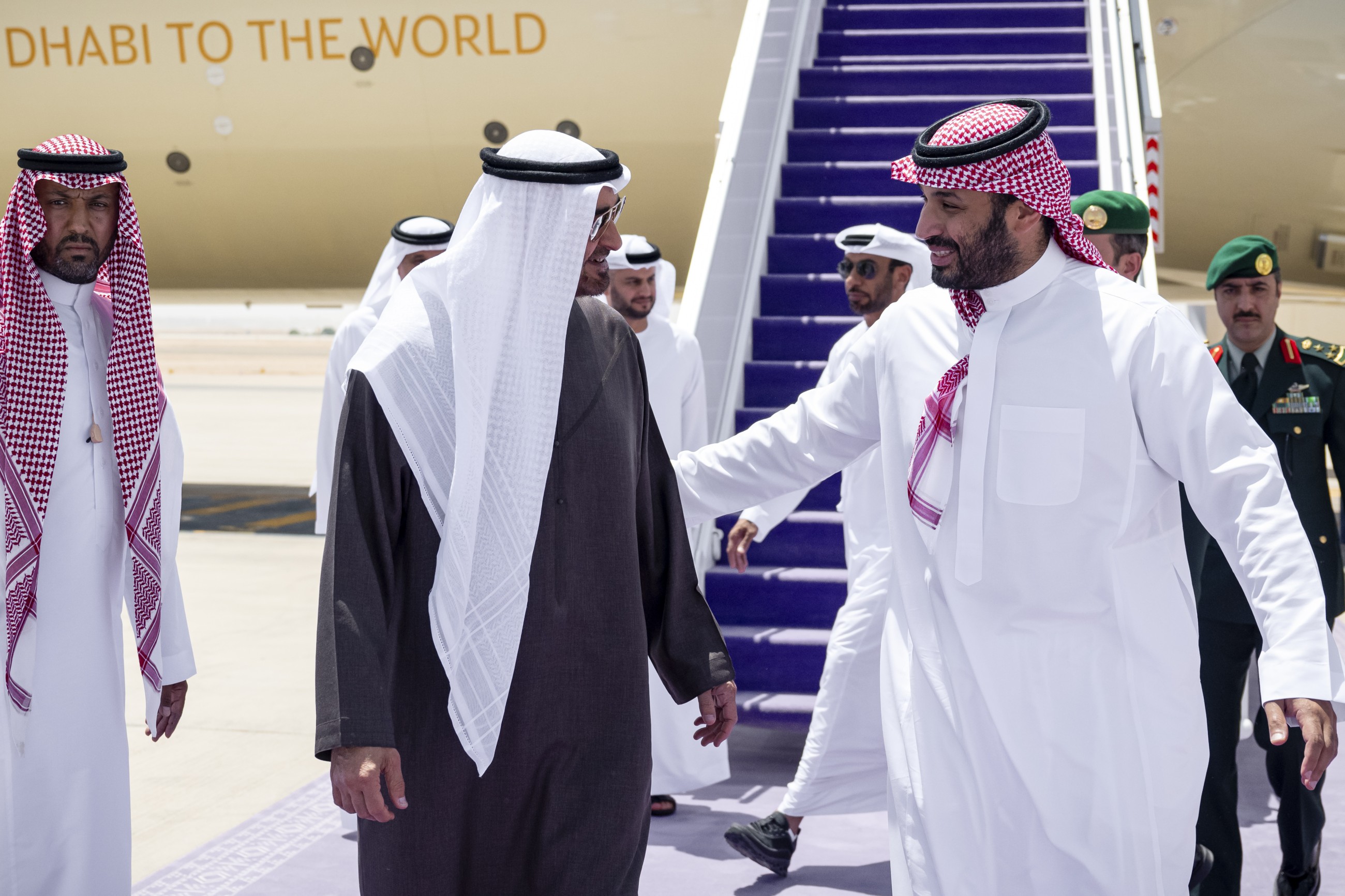 UAE President arrives in Riyadh on fraternal visit, received by Saudi Crown Prince