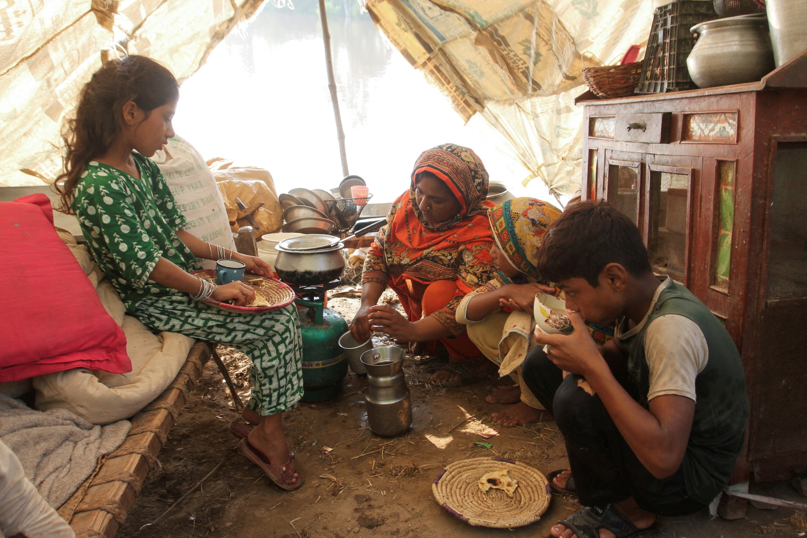 Pakistan’s southern Sindh province evacuates 100,000 over flooding threat