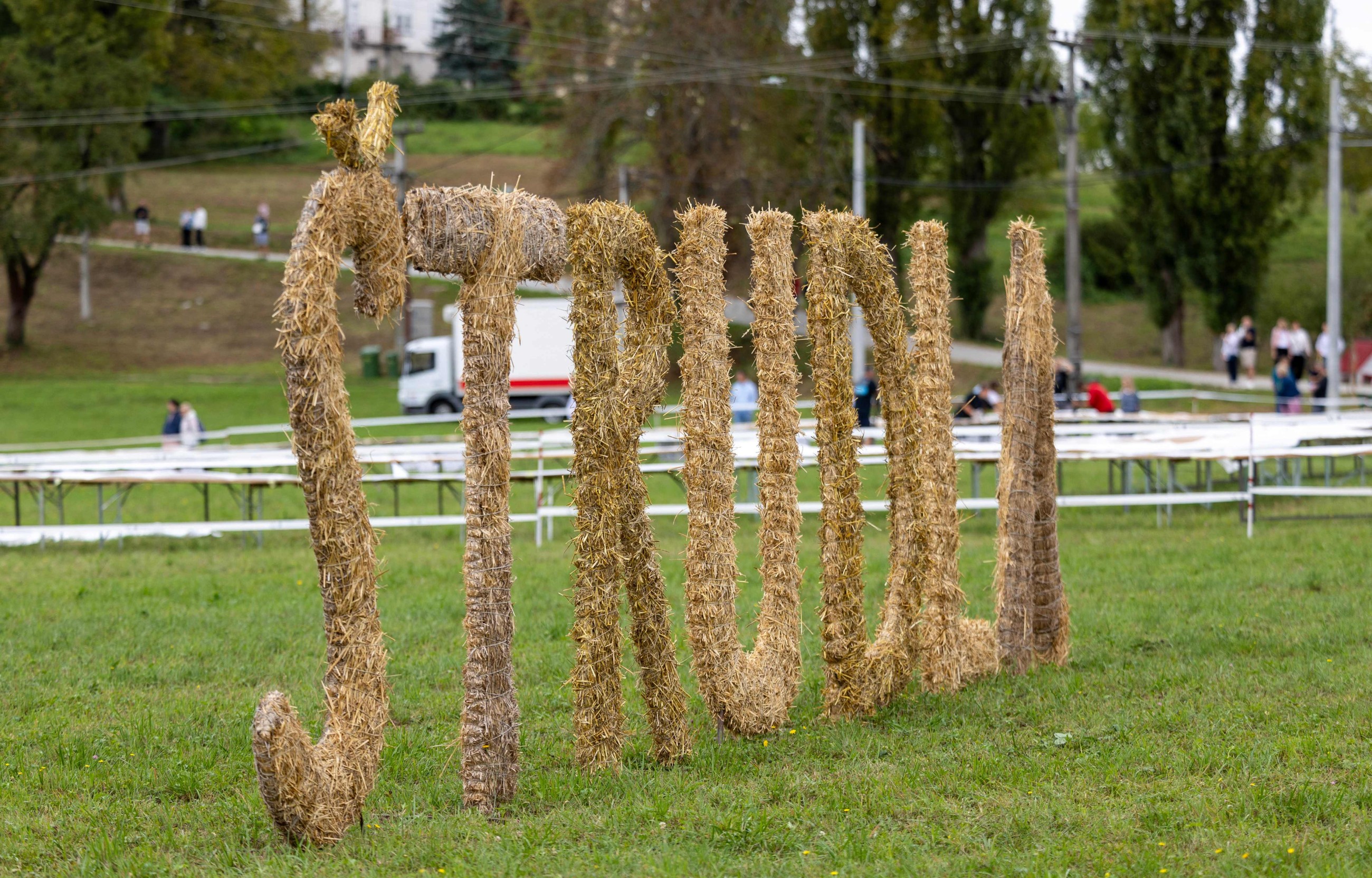 Croatian village breaks record with 3km strudel chain