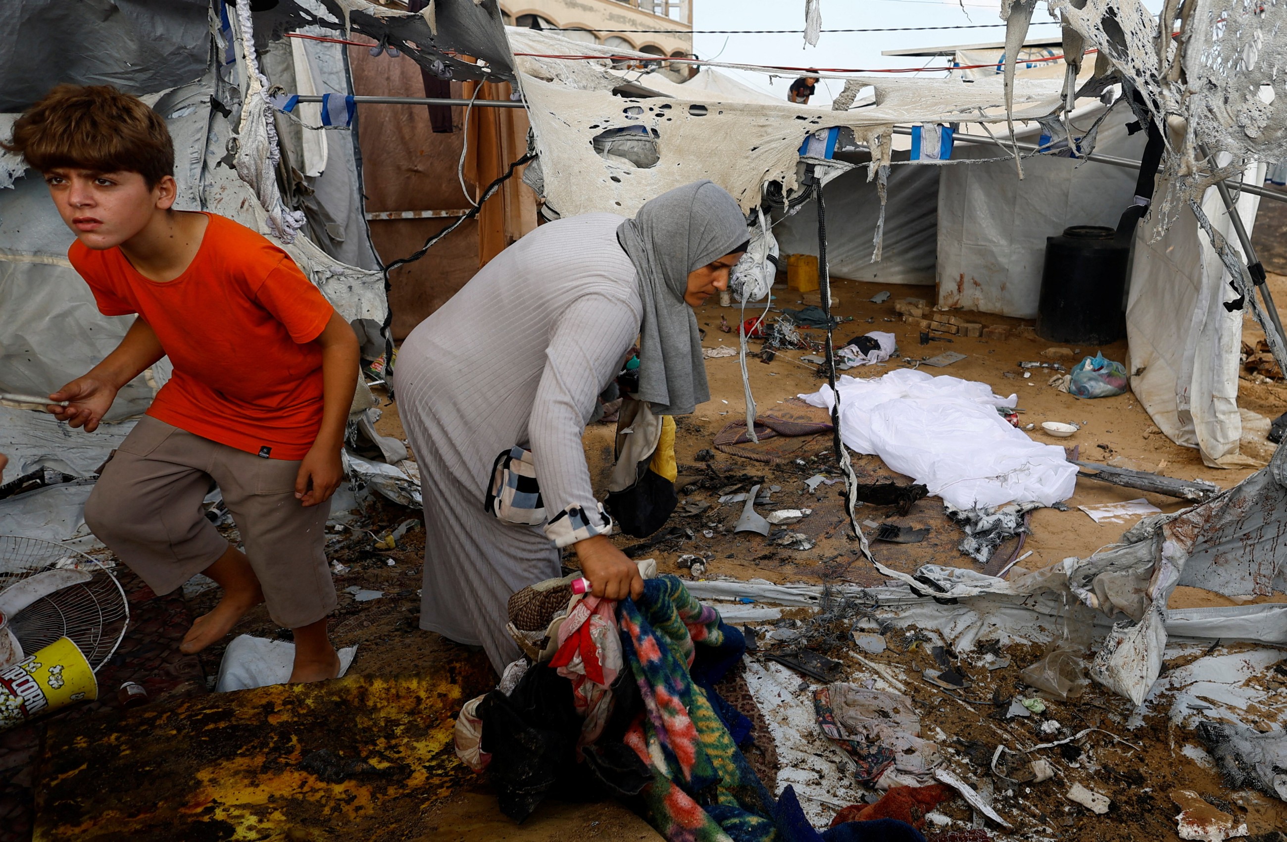Israel will unleash a 'mighty hurricane' of strikes on Gaza today, warns defence minister
