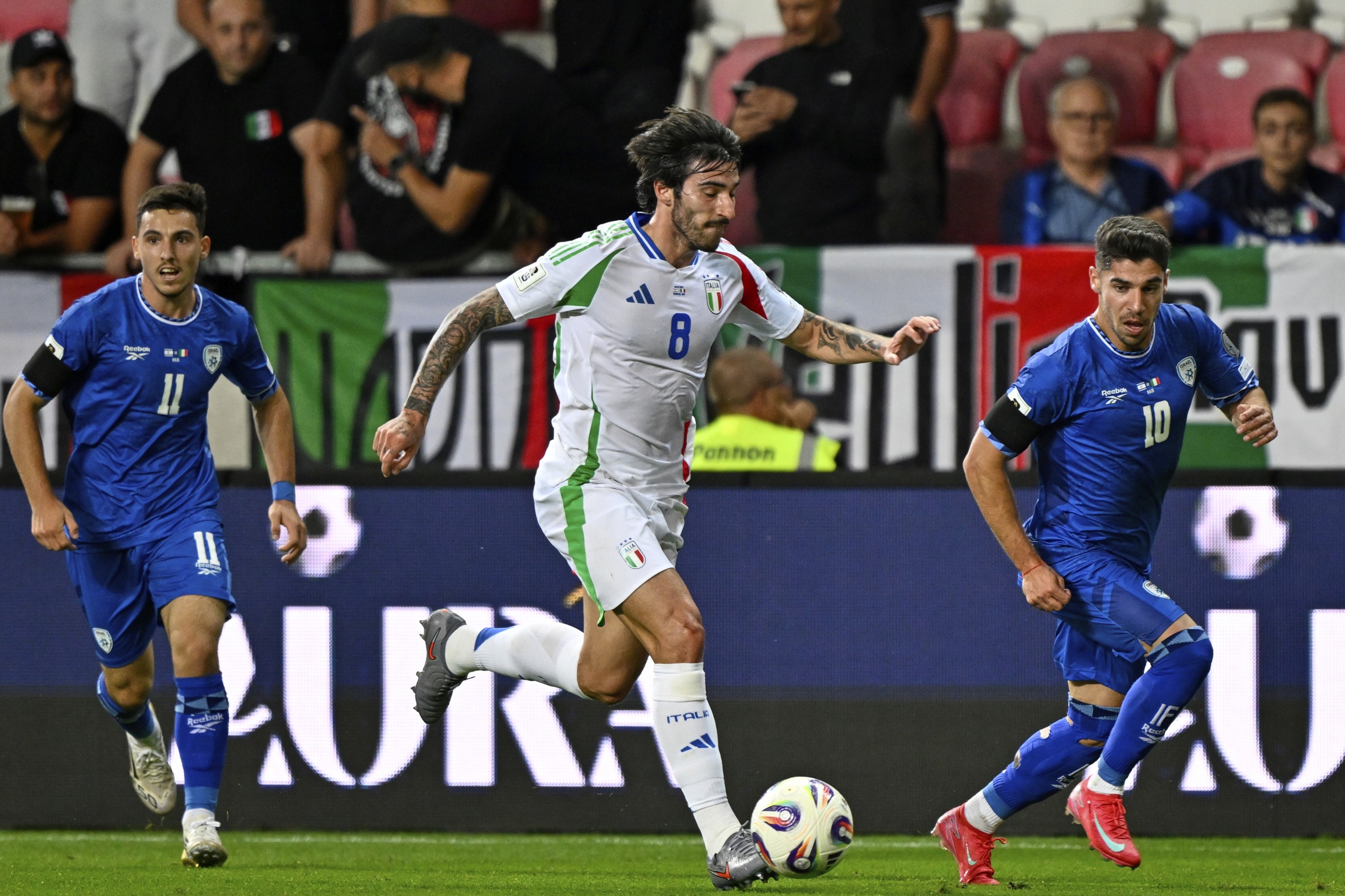 Italy beat Israel in nine-goal thriller, Kosovo upset Sweden