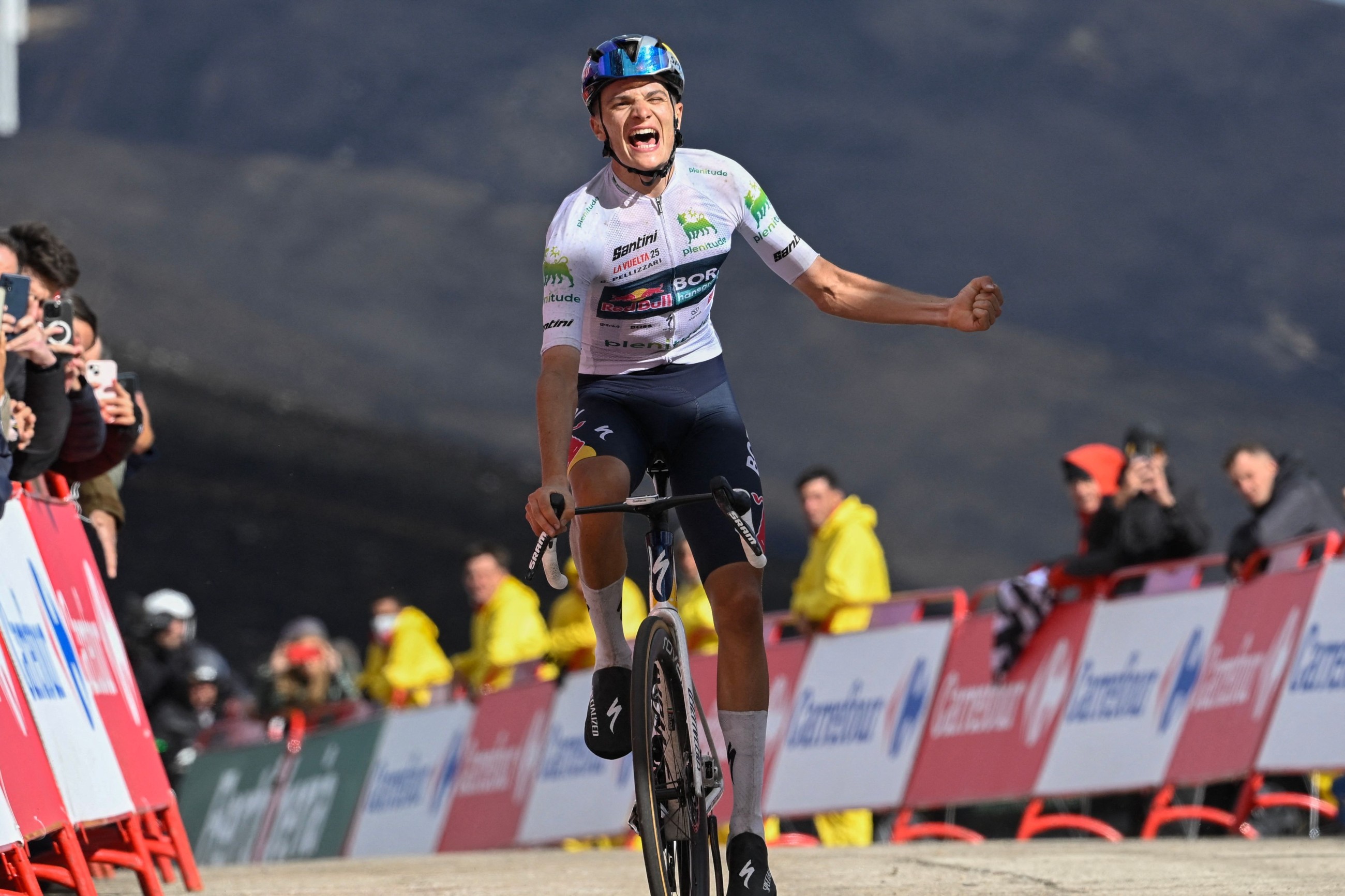 Pellizzari scorches to Vuelta stage 17 honours as Vingegaard retains overall leader&rsquo;s red jersey