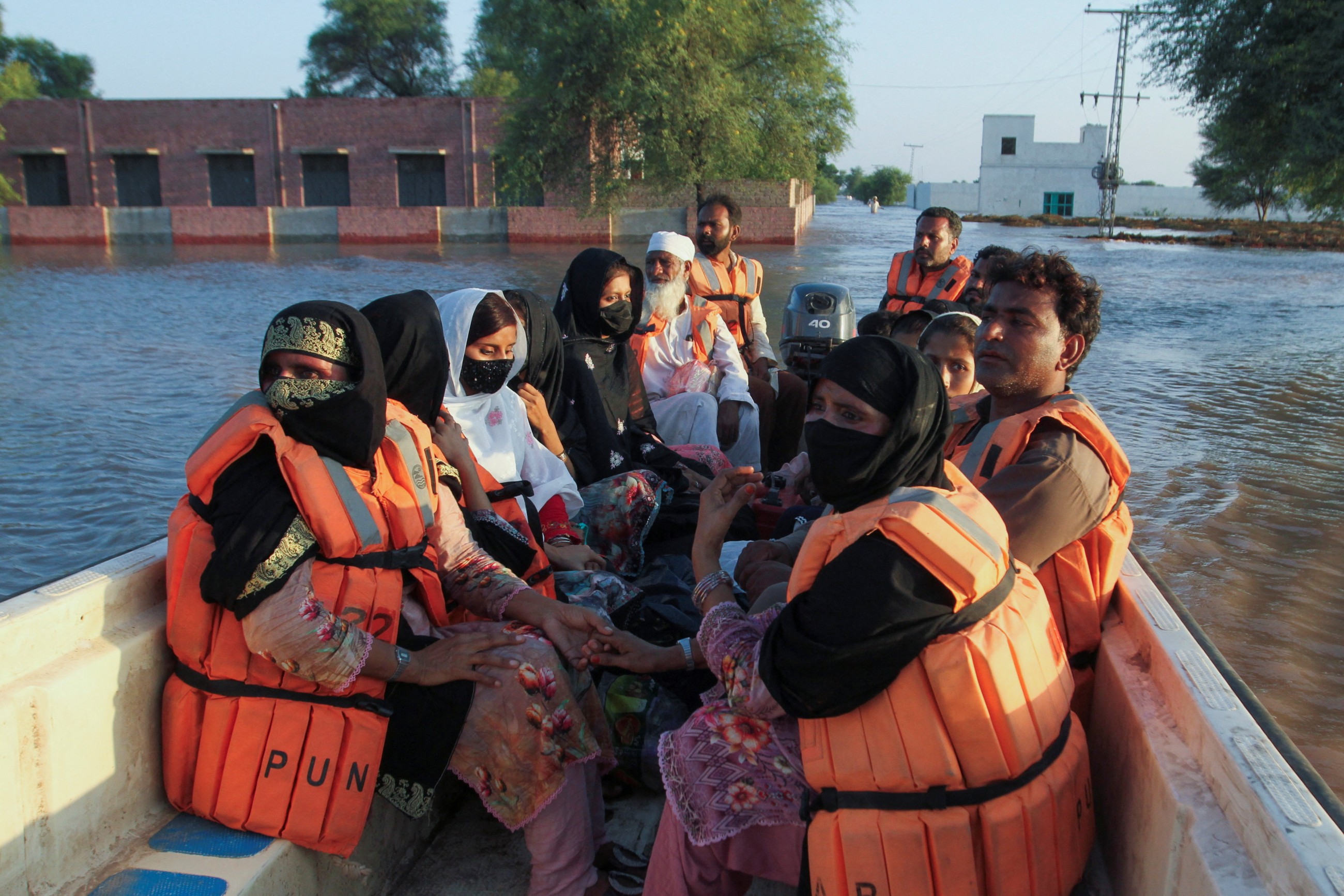 Rescuers in Pakistan scramble to save residents