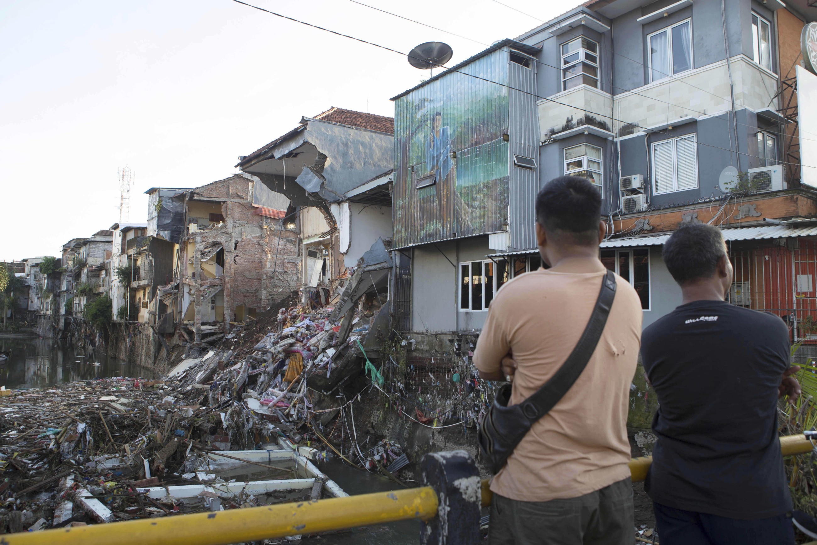 Death toll from Indonesia flash floods rises to 19