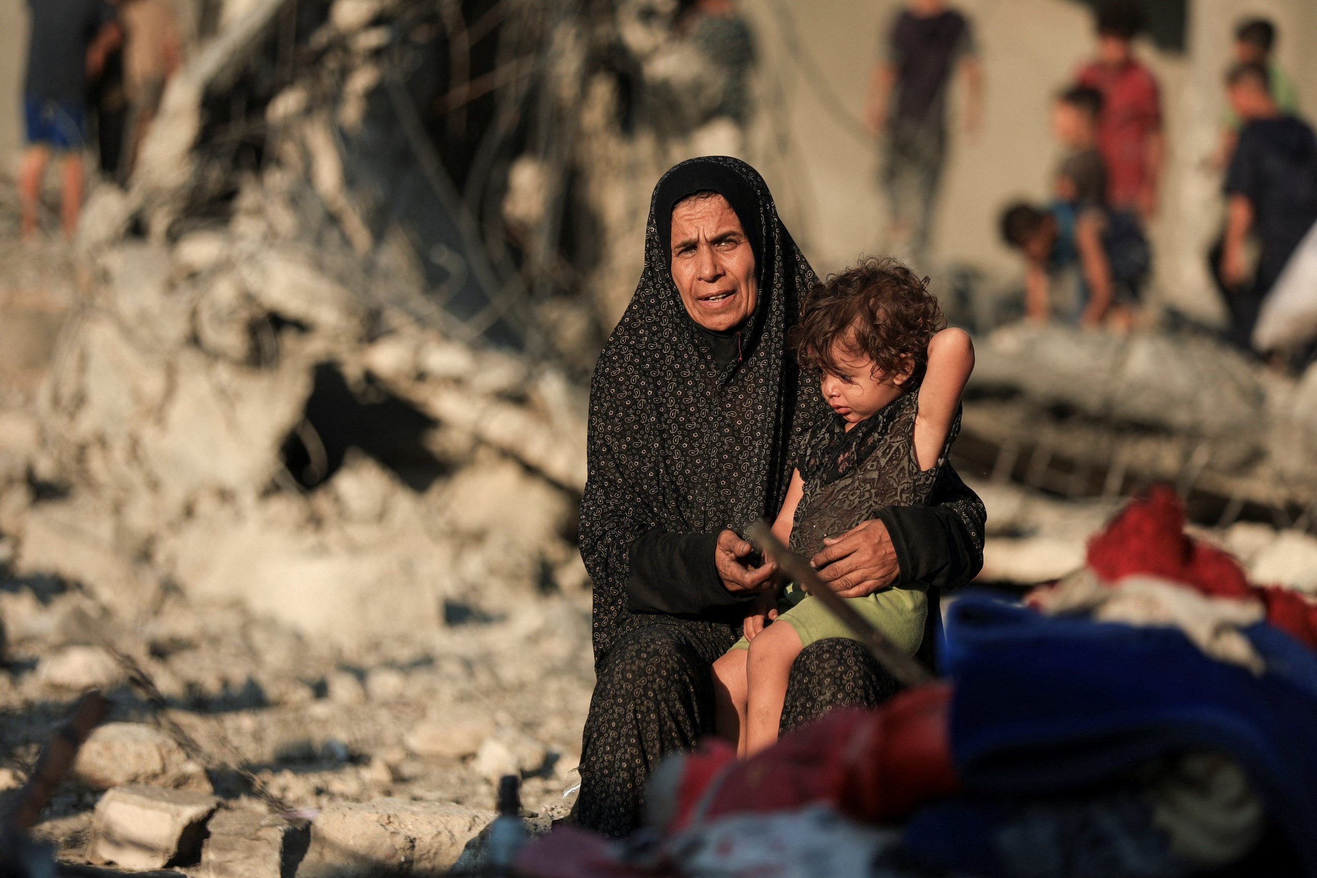 Fifty more Palestinians killed in Gaza as Israel steps up attacks on main city