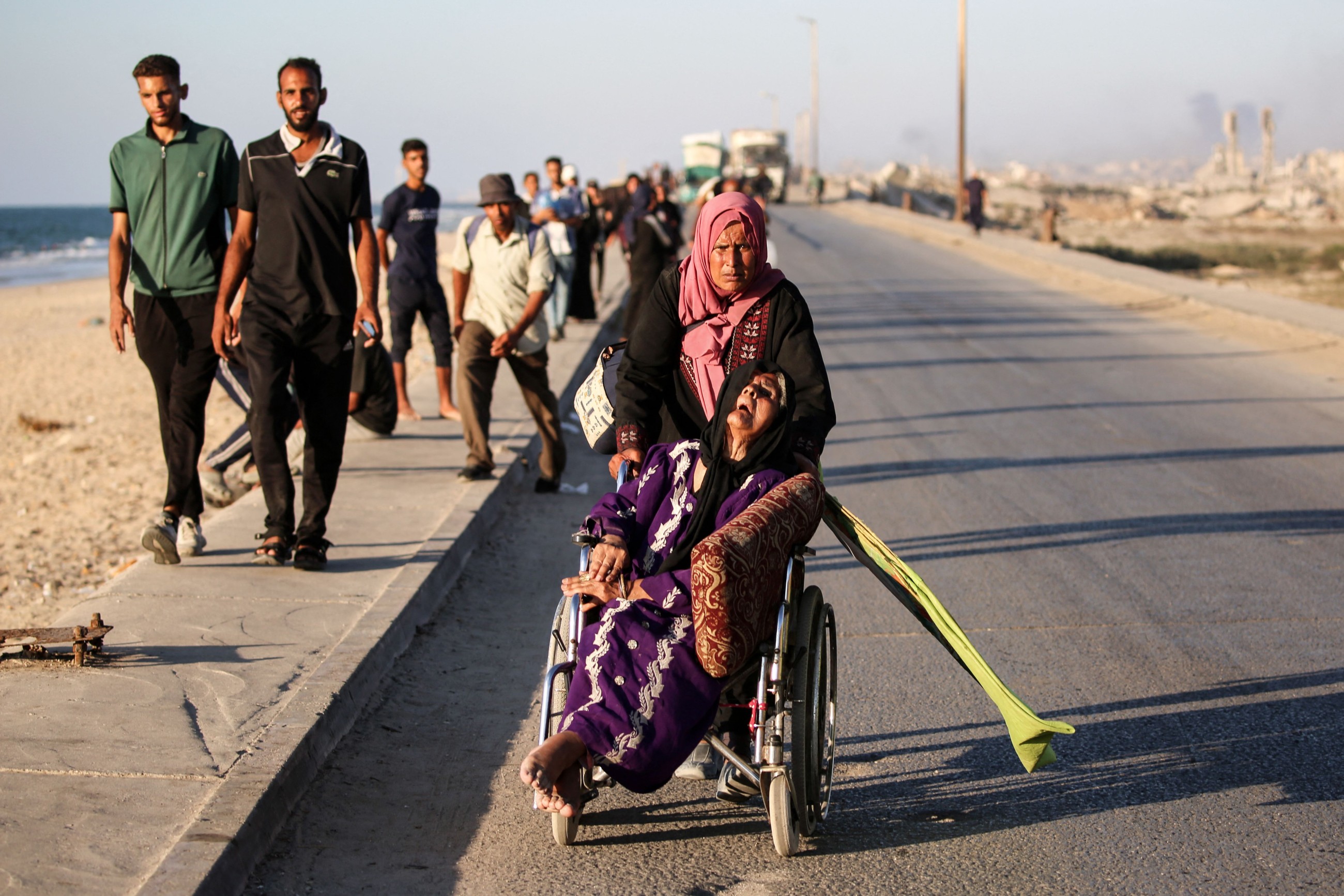 Fifty more Palestinians killed in Gaza as Israel steps up attacks on main city