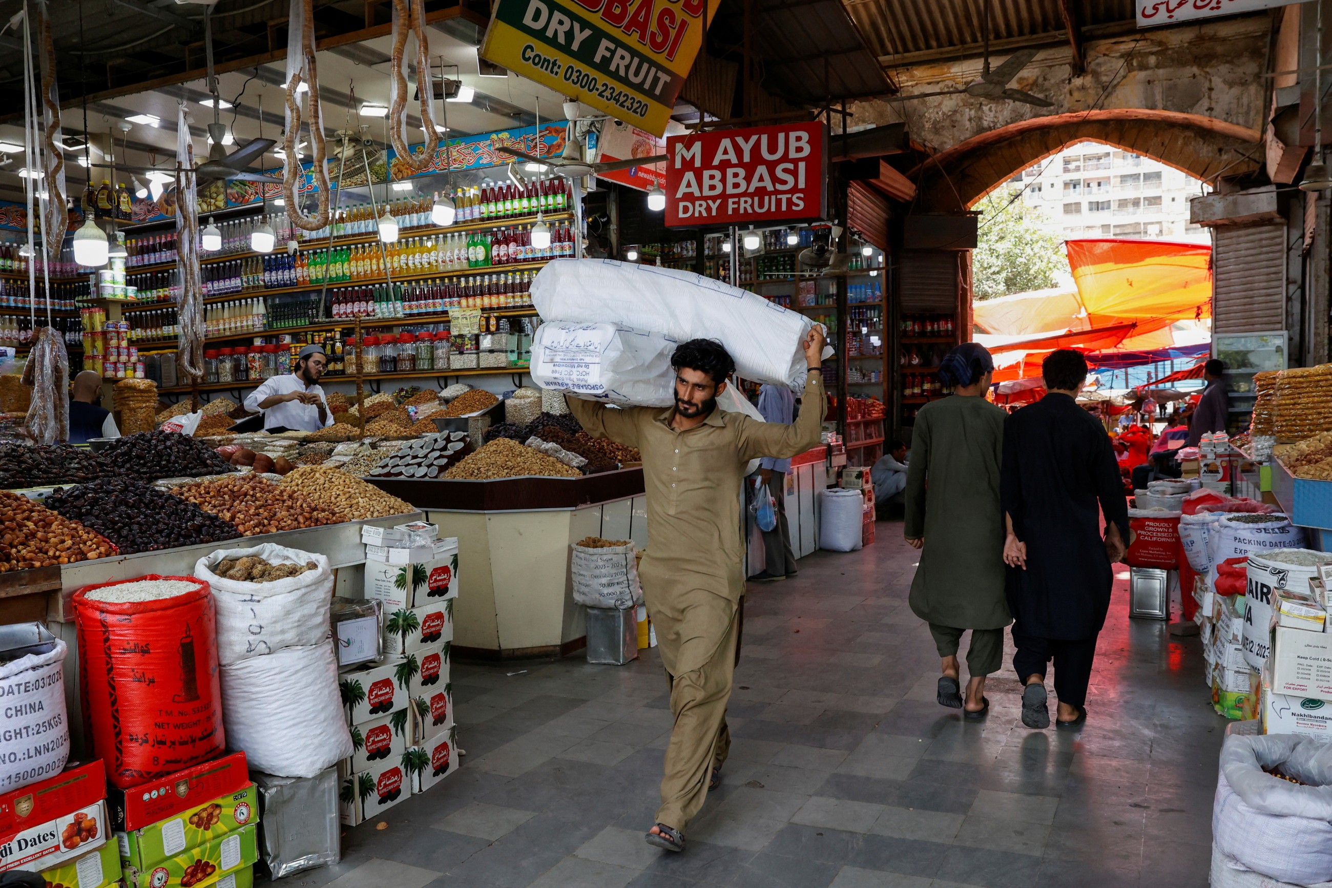 Pakistan holds key policy rate as floods stoke inflation fears