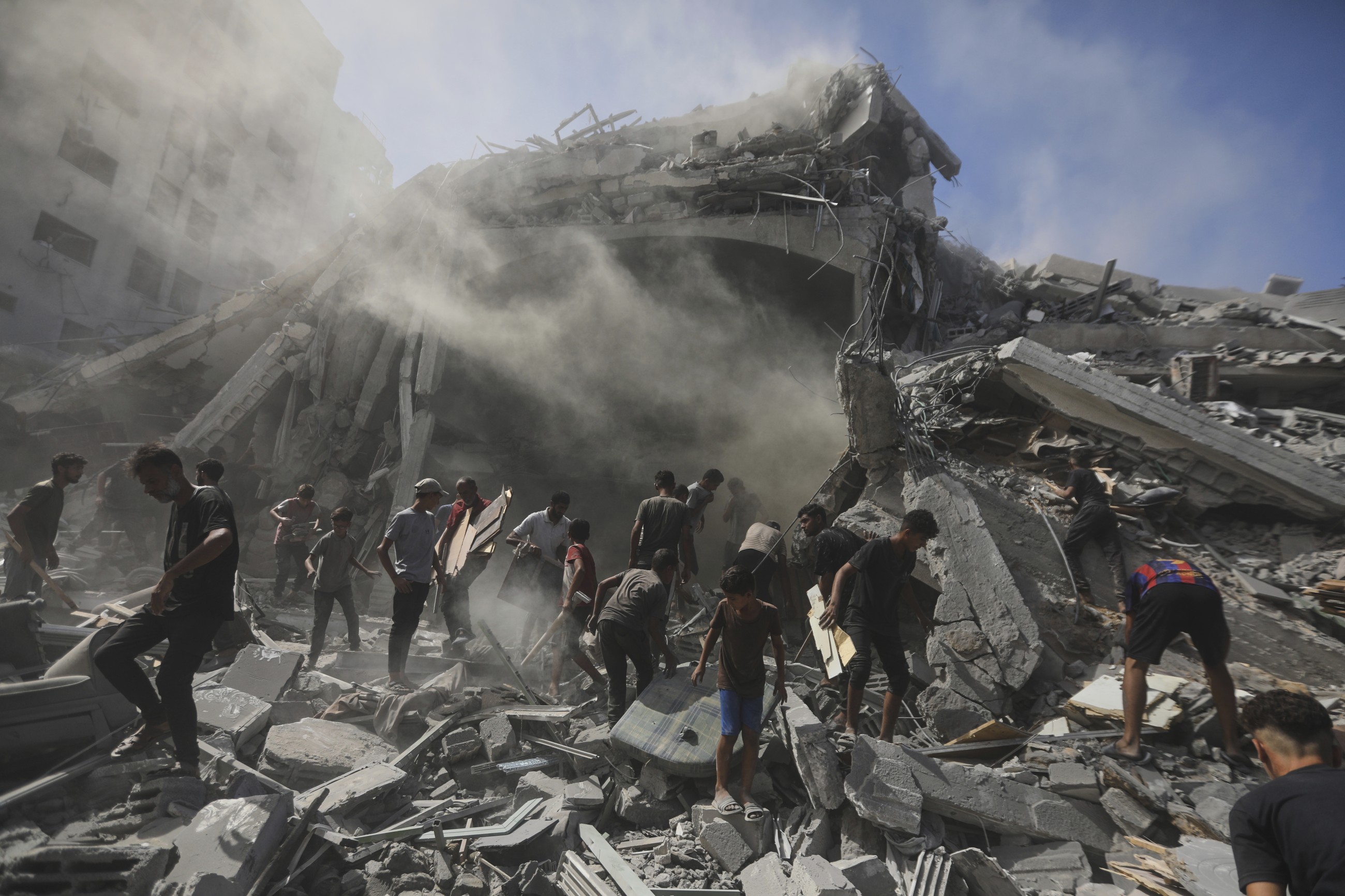 Israel to open new route for Gazans fleeing besieged city