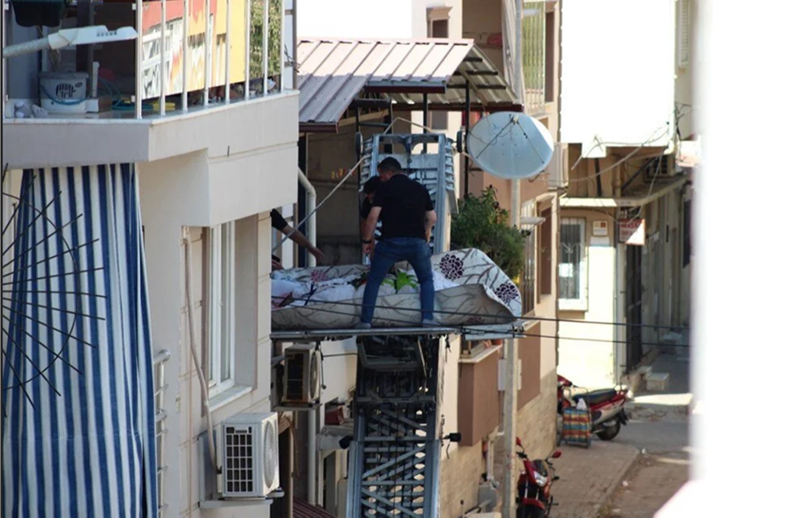 Man weighing 310kg dies of heart attack in Turkey, body removed by goods lift
