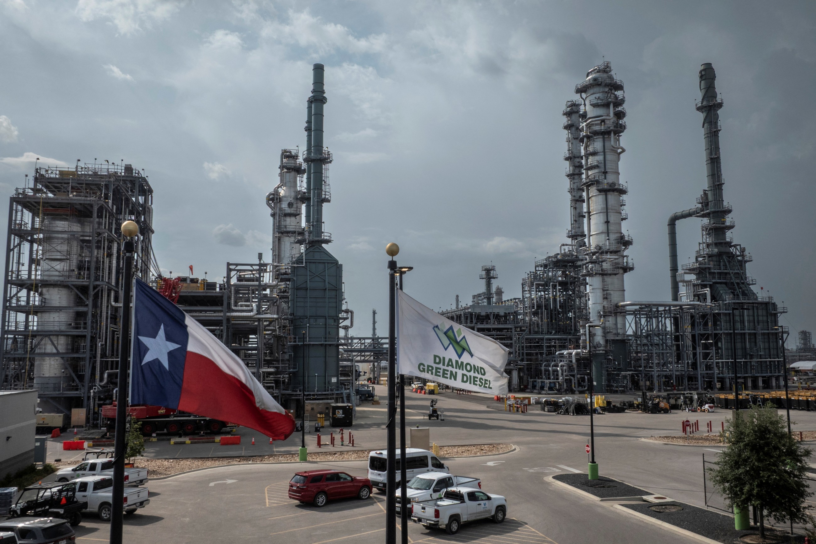 How a Texas refinery turns fat into ‘green’ jet fuel