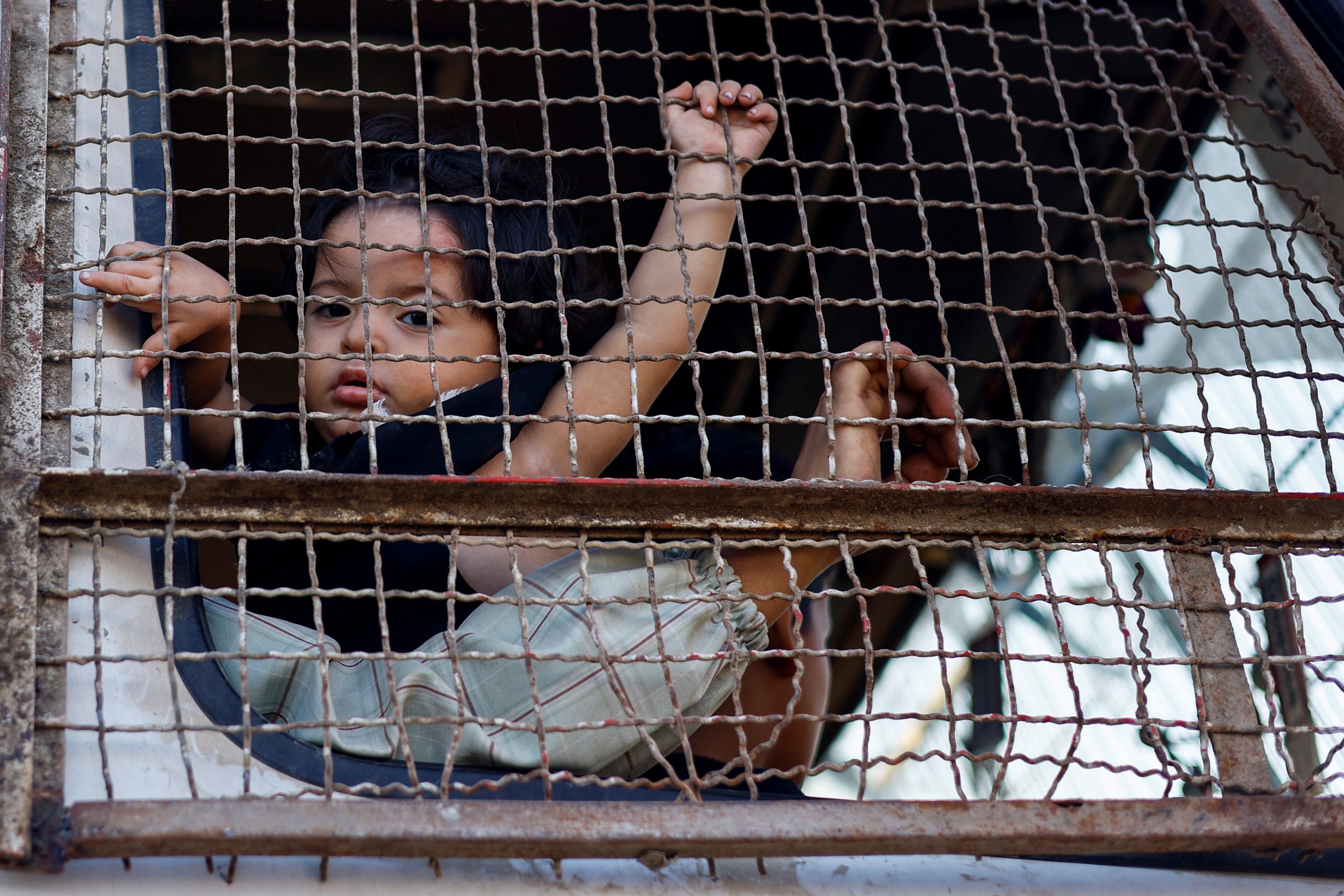 Israeli tanks, jets bombard Gaza City as Palestinians flee