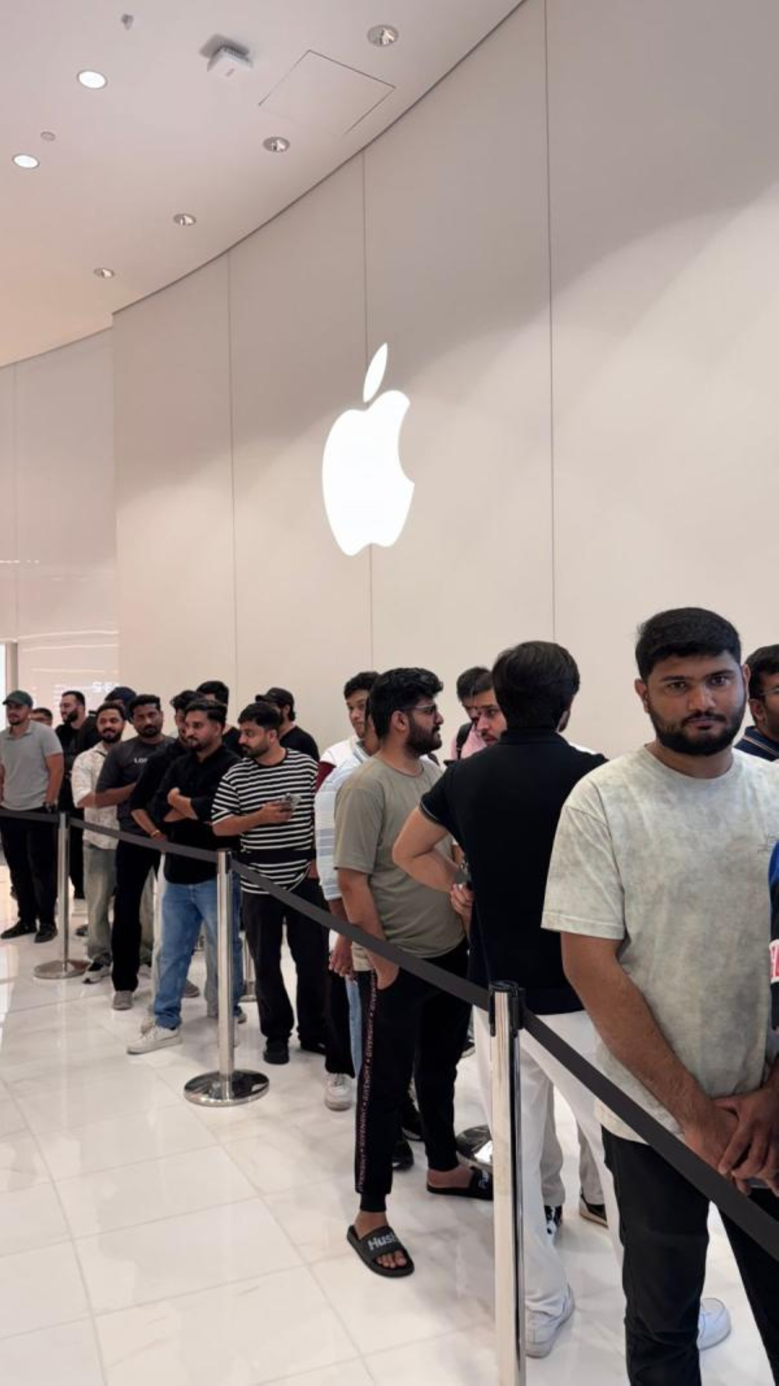 Video: Apple begins iPhone 17 deliveries in UAE amid high demand
