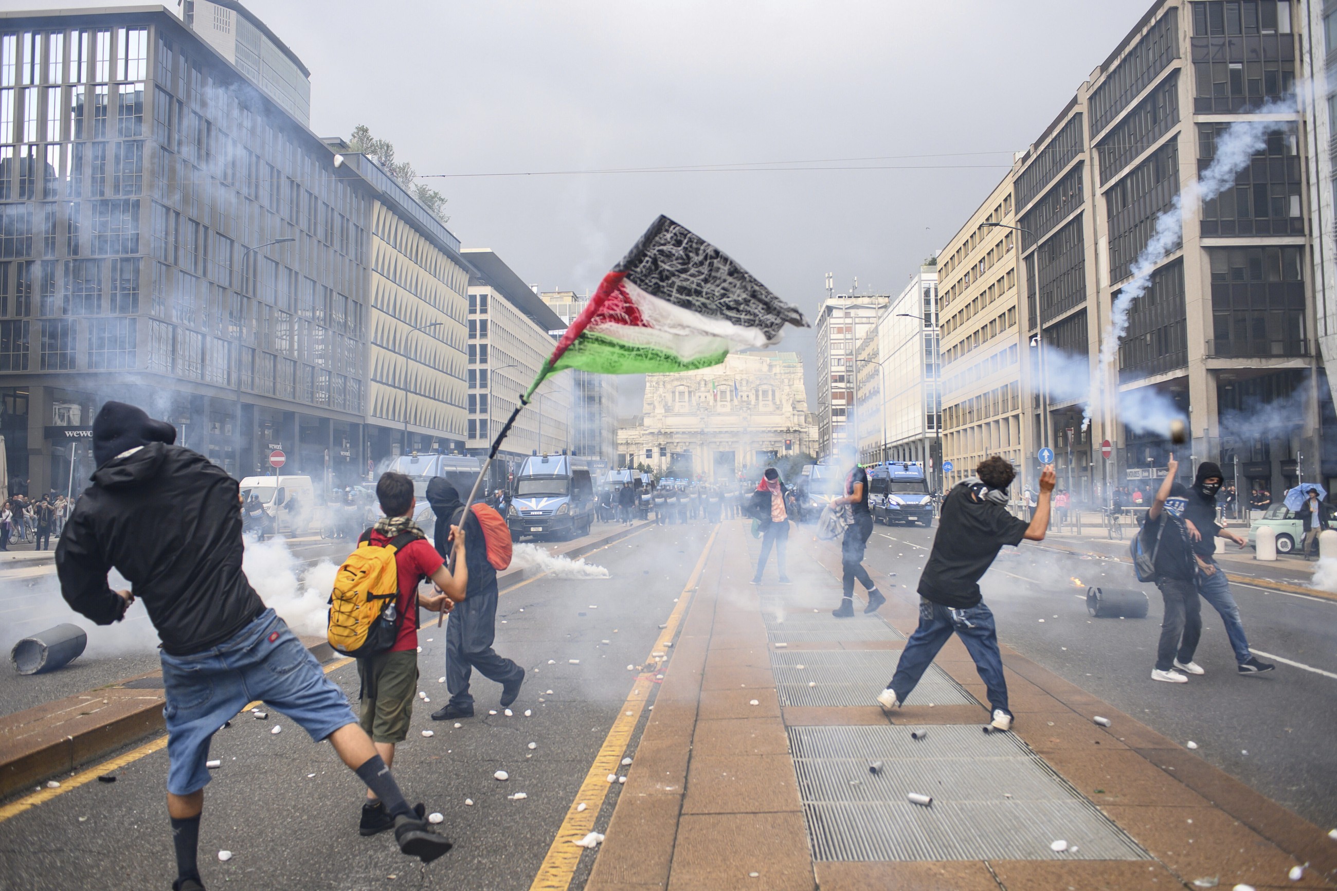 Tens of thousands rock Italian cities over Israeli action in Gaza
