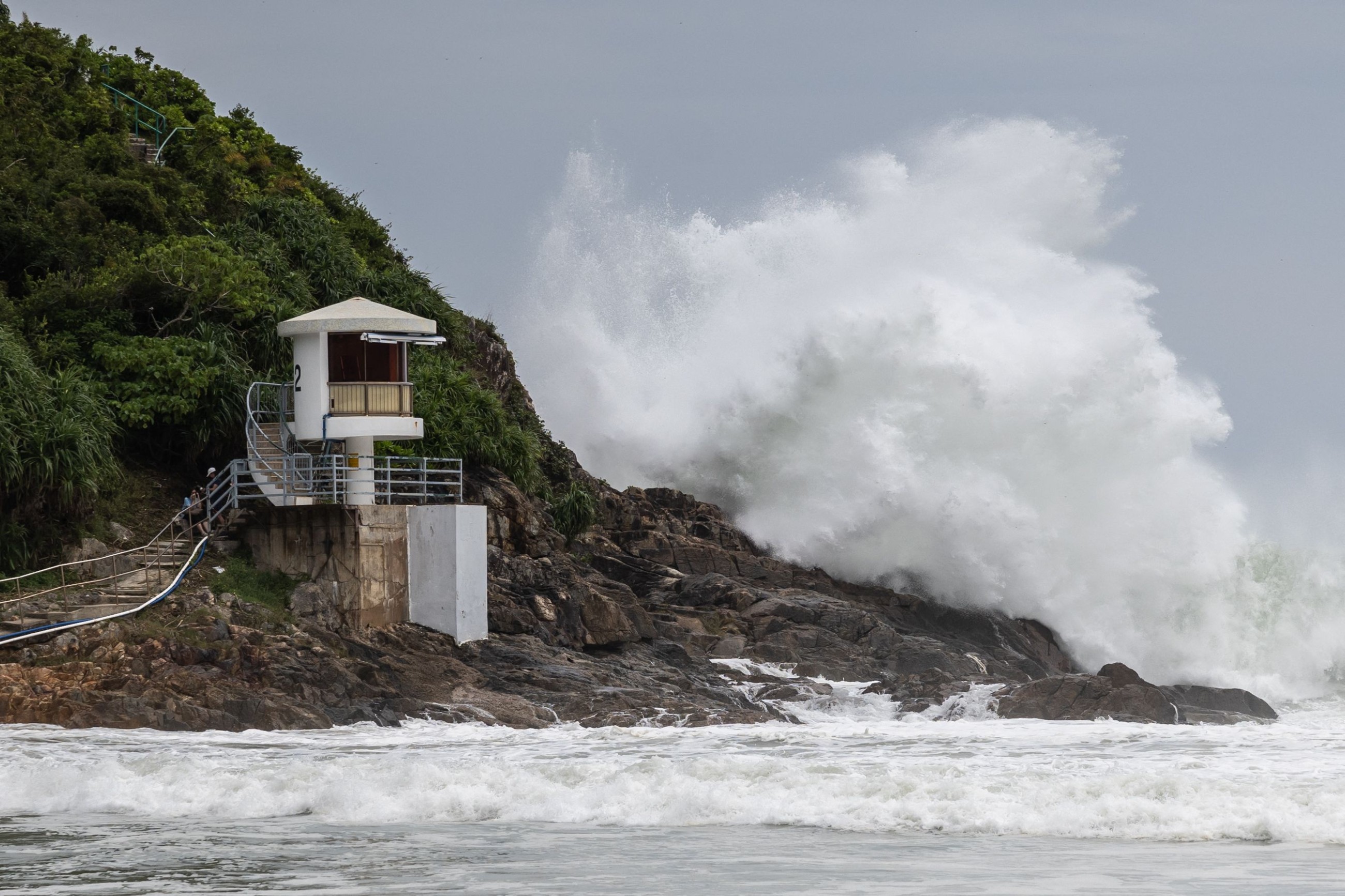 Hong Kong issues storm warning signal No. 8 as Super Typhoon Ragasa nears