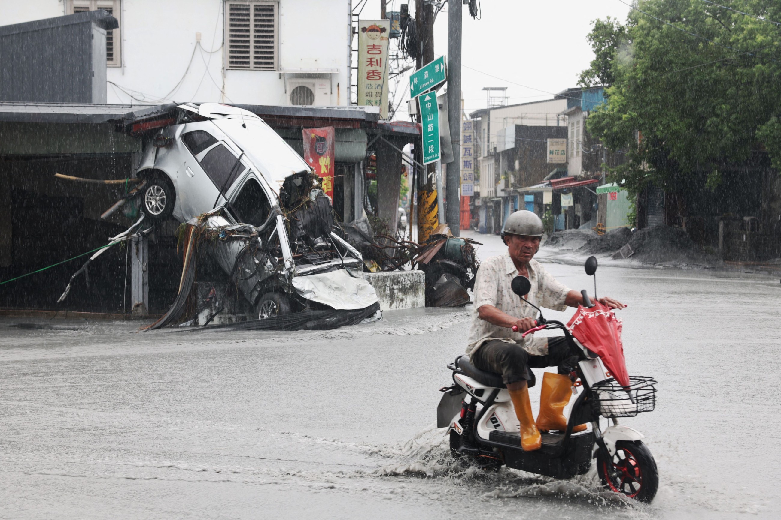 17 killed in Taiwan after barrier lake bursts