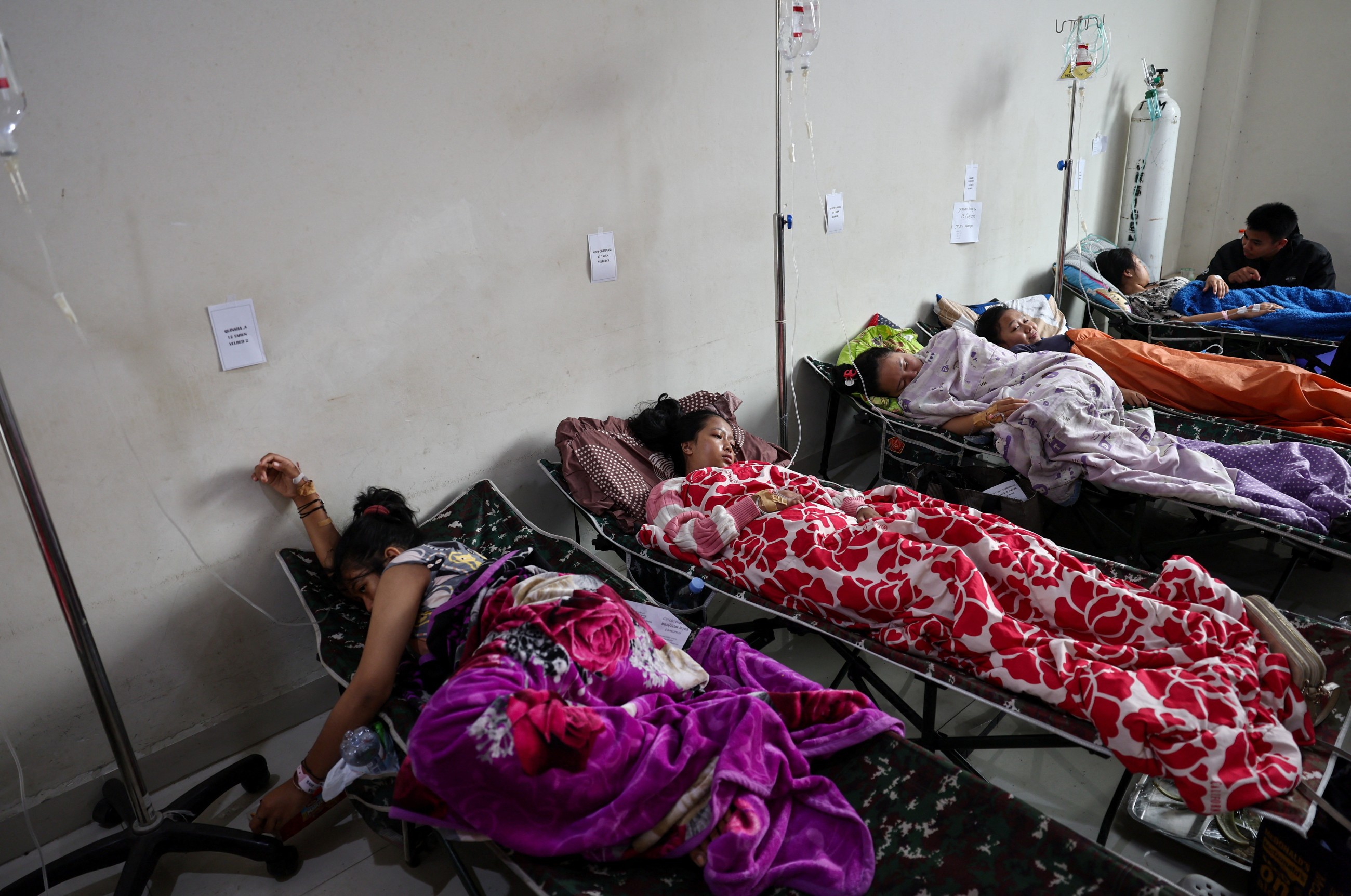Over 1,000 Indonesian children sick from school meals in more food poisoning outbreaks