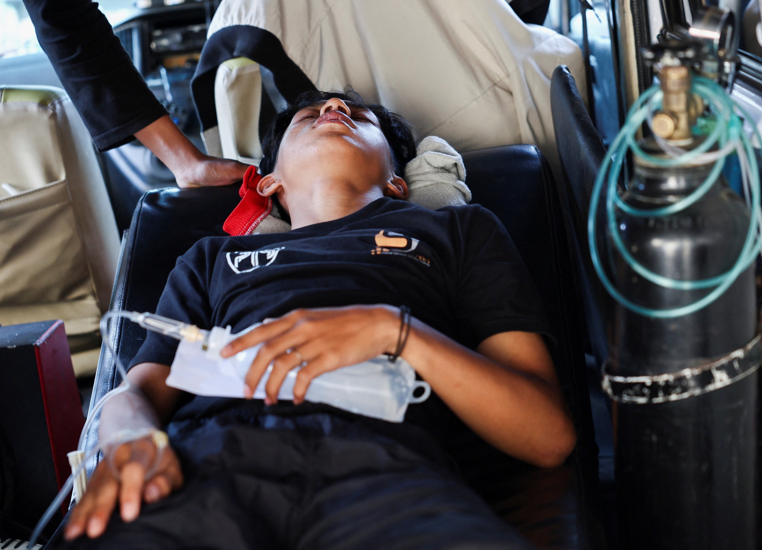 Over 1,000 Indonesian children sick from school meals in more food poisoning outbreaks