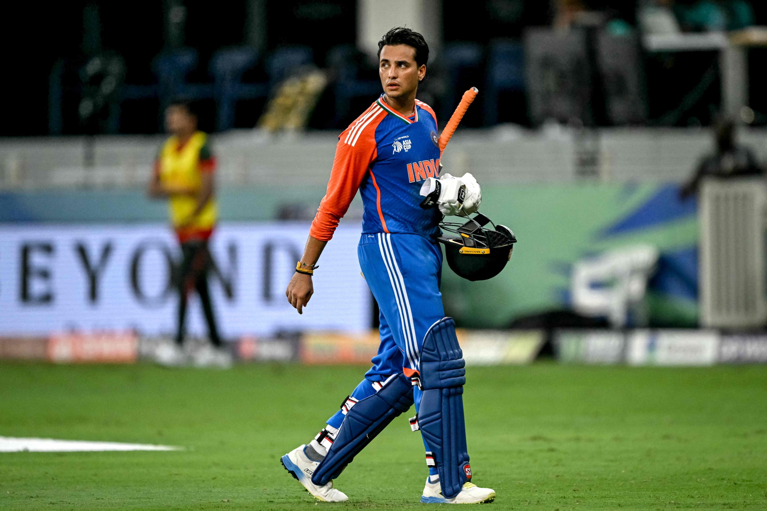 Wasim, Waqar tell Pakistani bowlers how to get Abhishek Sharma out early in final