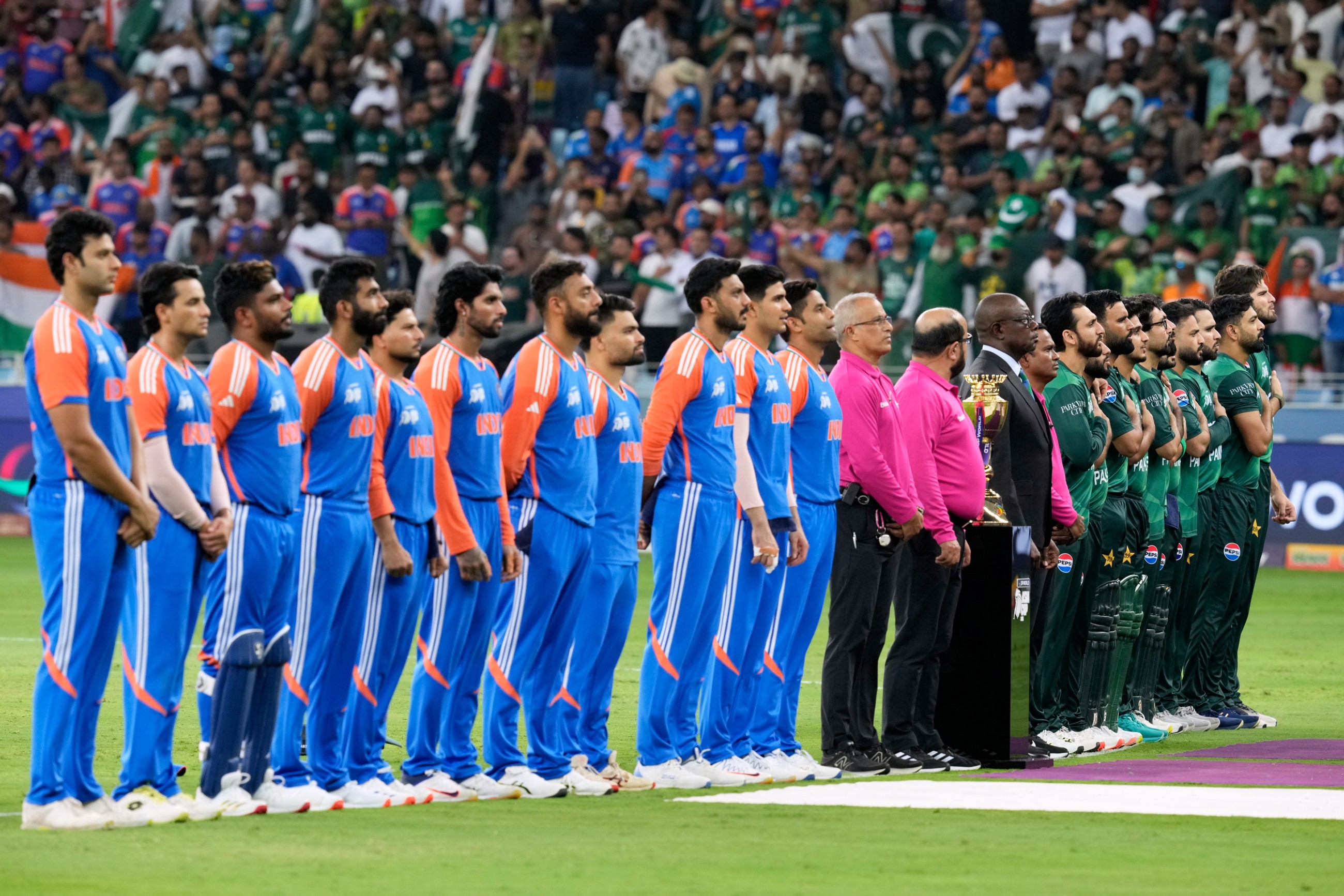 Pakistan bowled out for 146 after momentous collapse in Asia Cup final against India