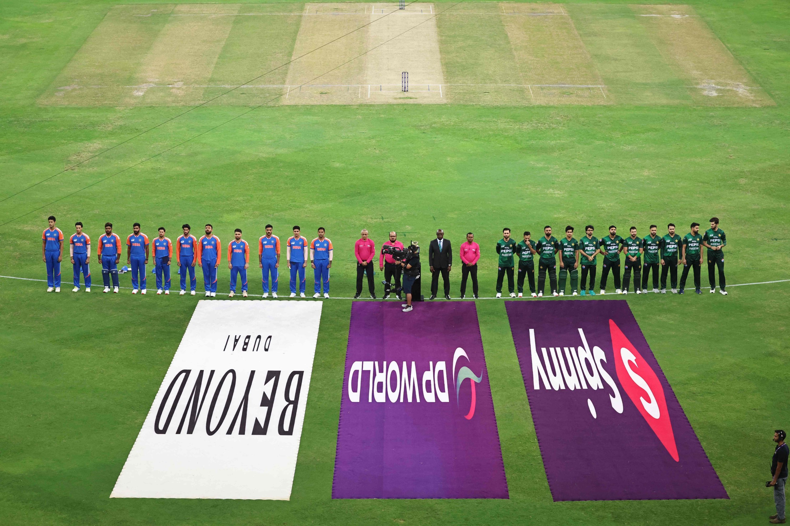 Pakistan bowled out for 146 after momentous collapse in Asia Cup final against India