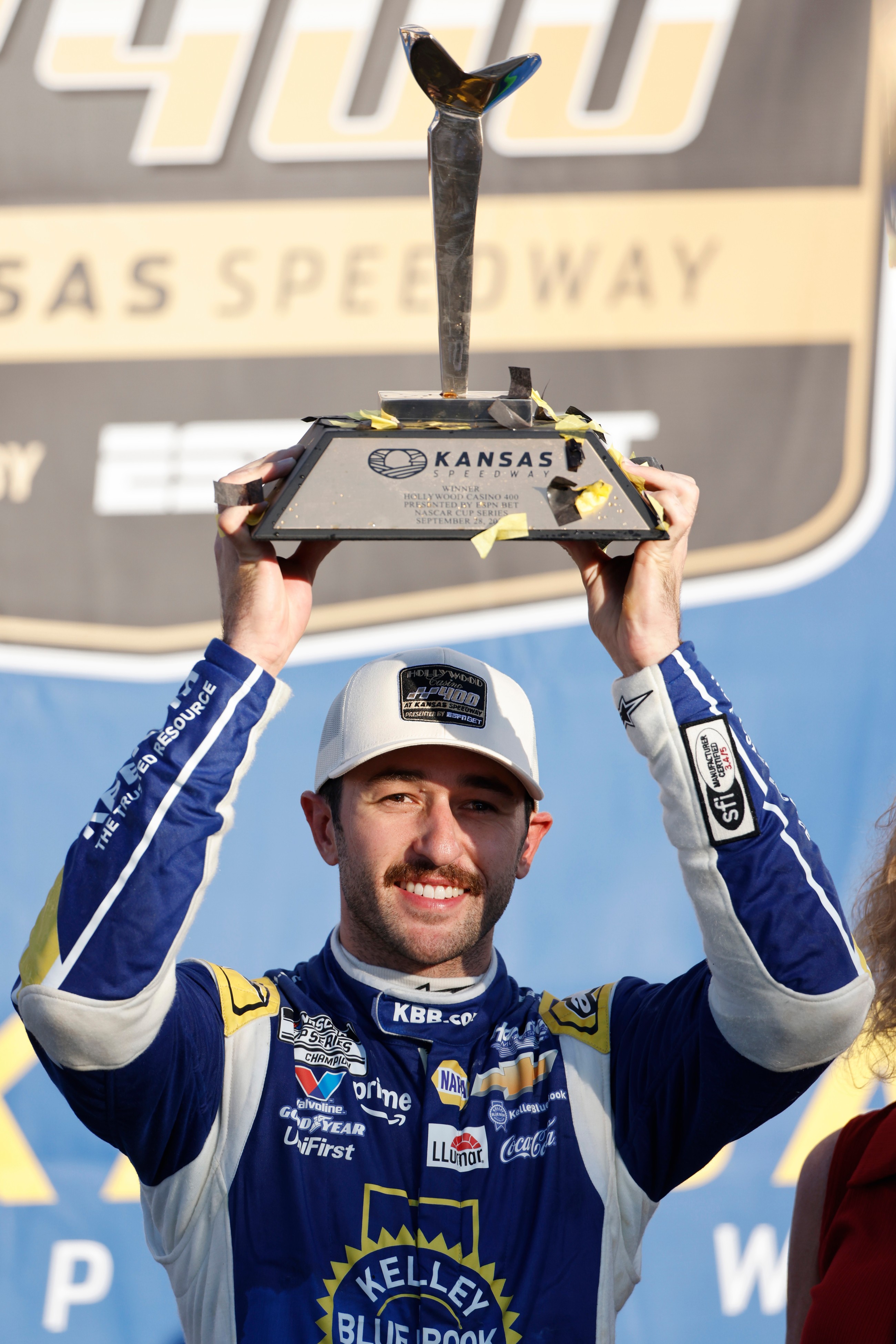 Chase Elliott bangs past Denny Hamlin for Hollywood Casino 400