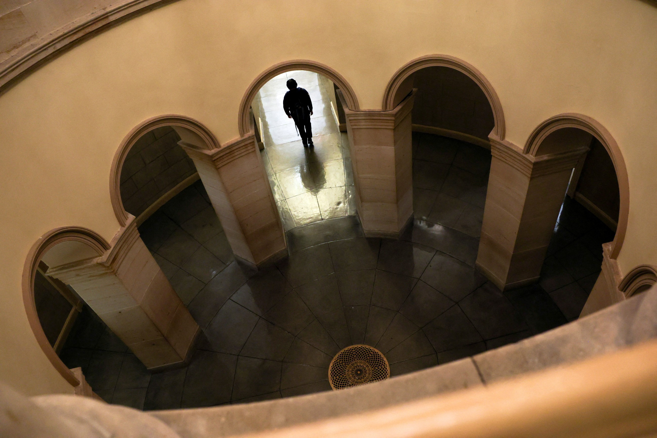 US govt shutdown begins, 750,000 workers may be sent home each day and not be paid