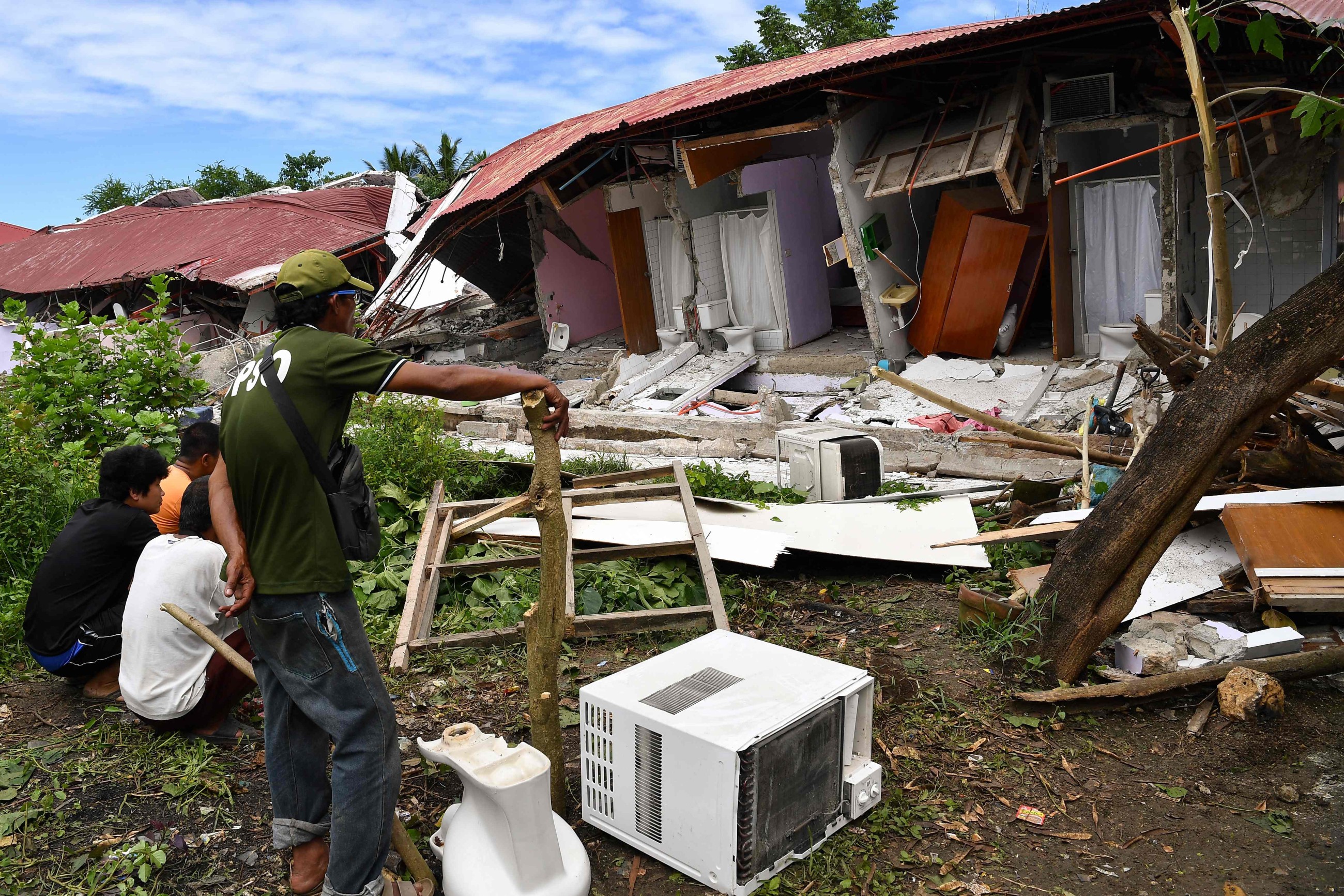 Powerful earthquake kills 69 in Philippines