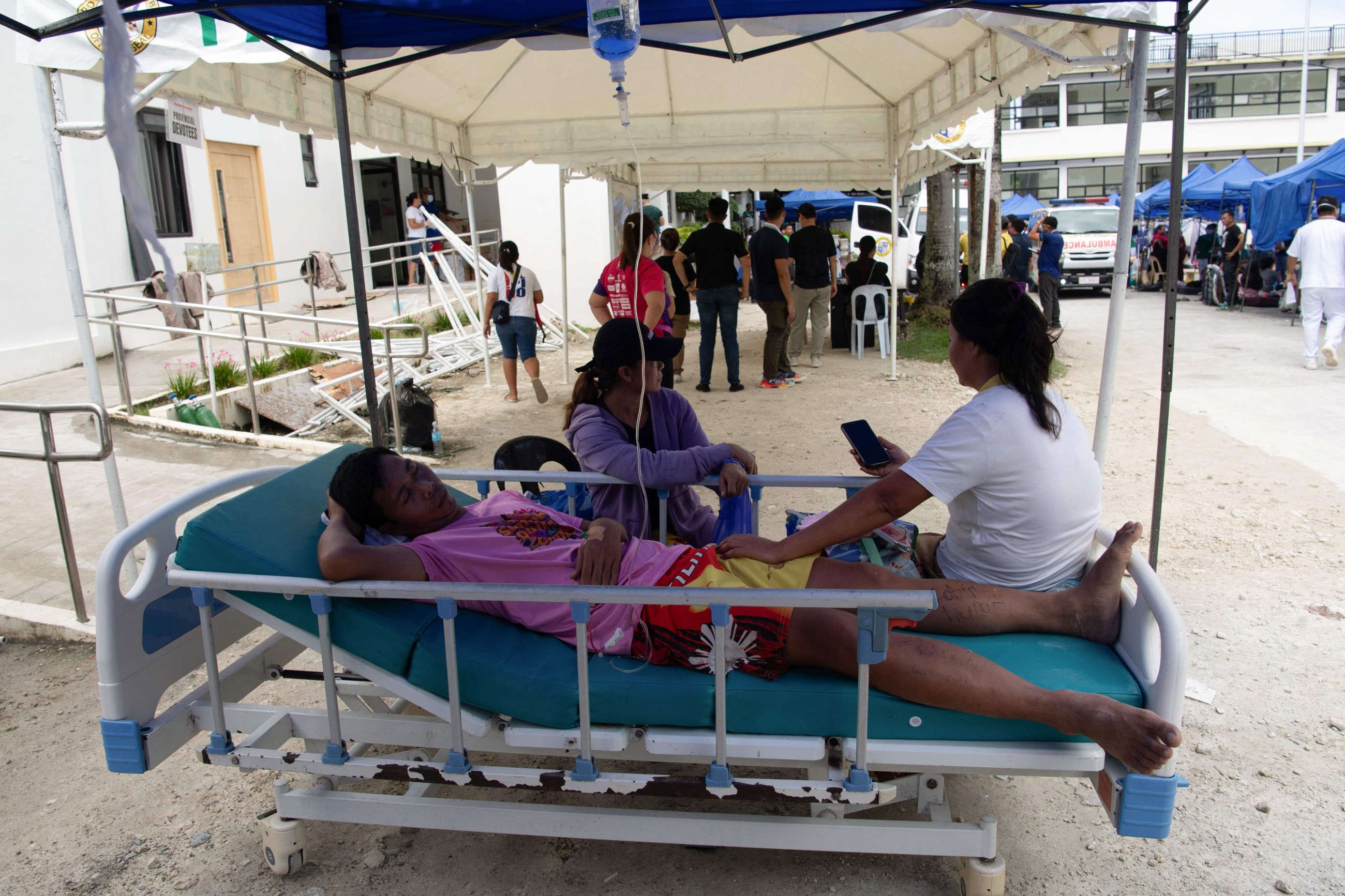 Powerful earthquake kills 69 in Philippines