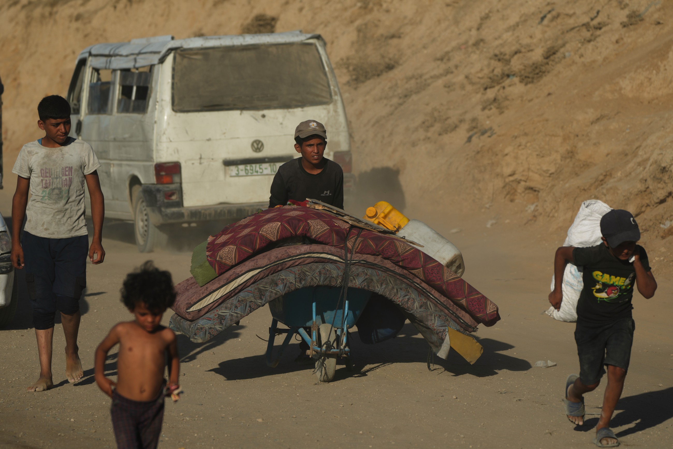 Israel issues 'last' warning for Palestinians to flee main Gaza City