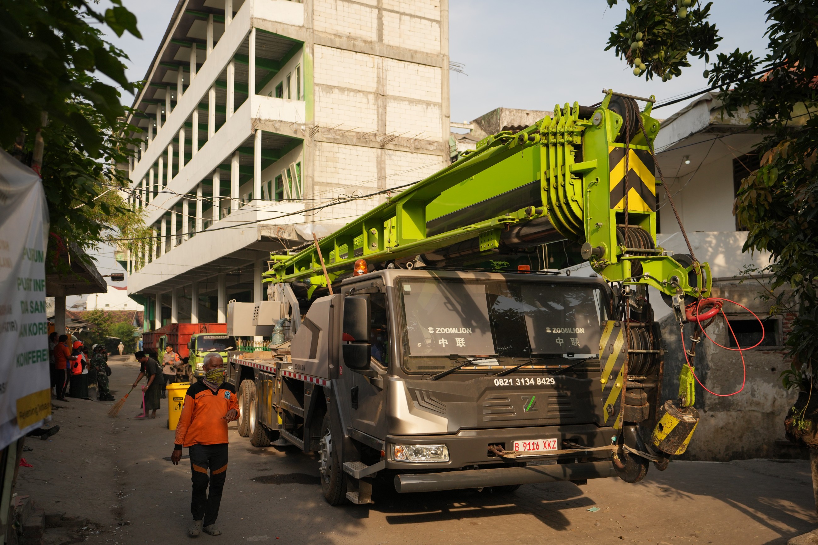Indonesia school collapse death toll rises to 14