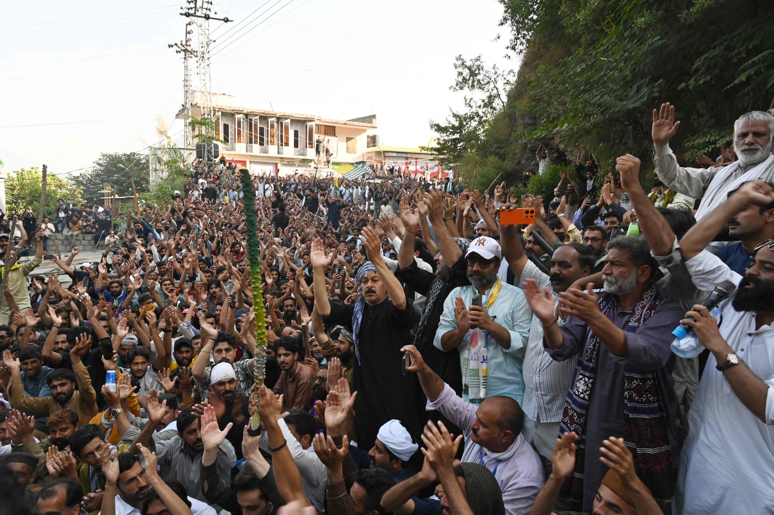 Government, protesters reach deal to end unrest in Azad Jammu and Kashmir
