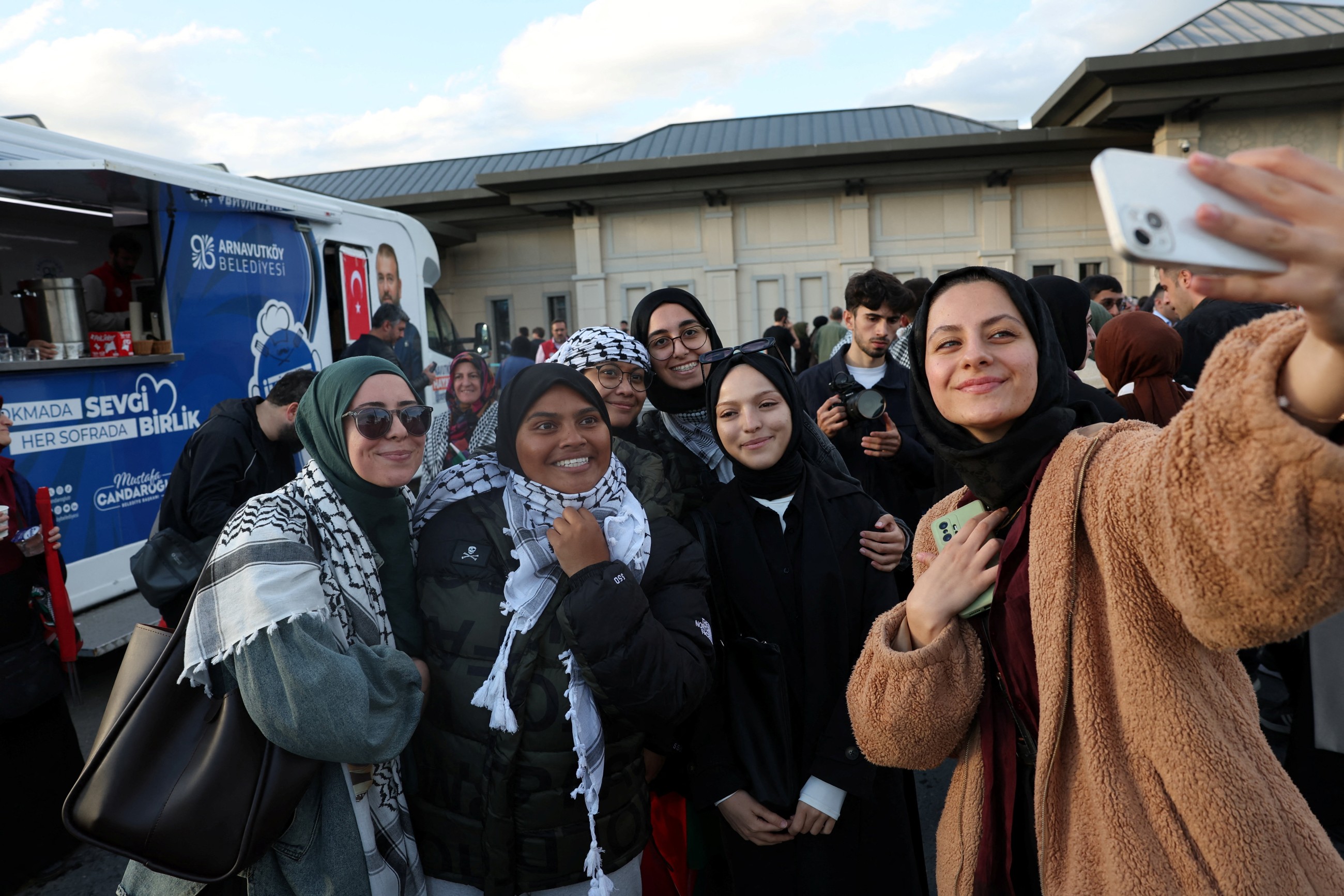 VIDEO: Activists, journalist allege Thunberg was humiliated by Israeli authorities