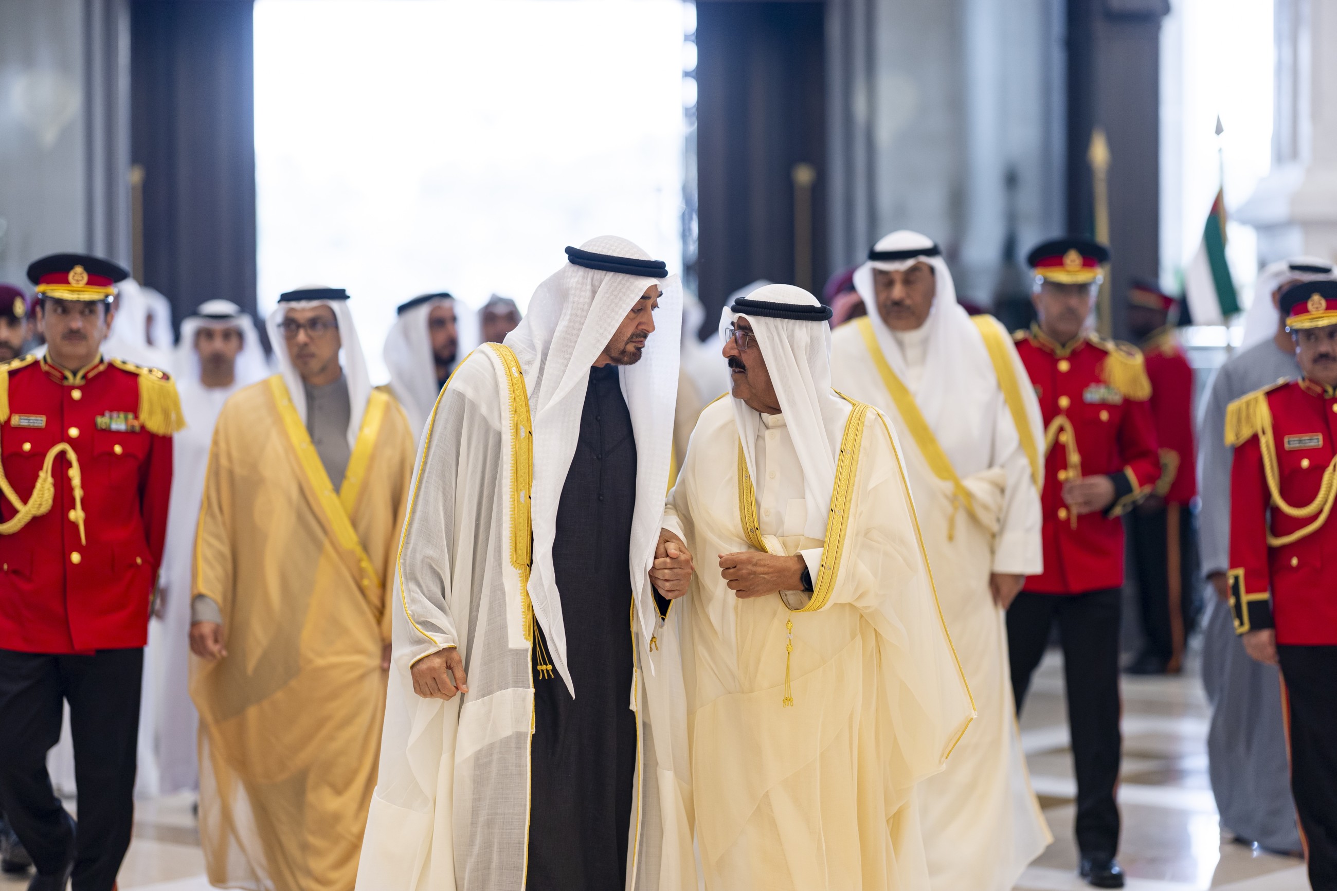 UAE President arrives in Kuwait on fraternal visit, received by Kuwaiti Emir