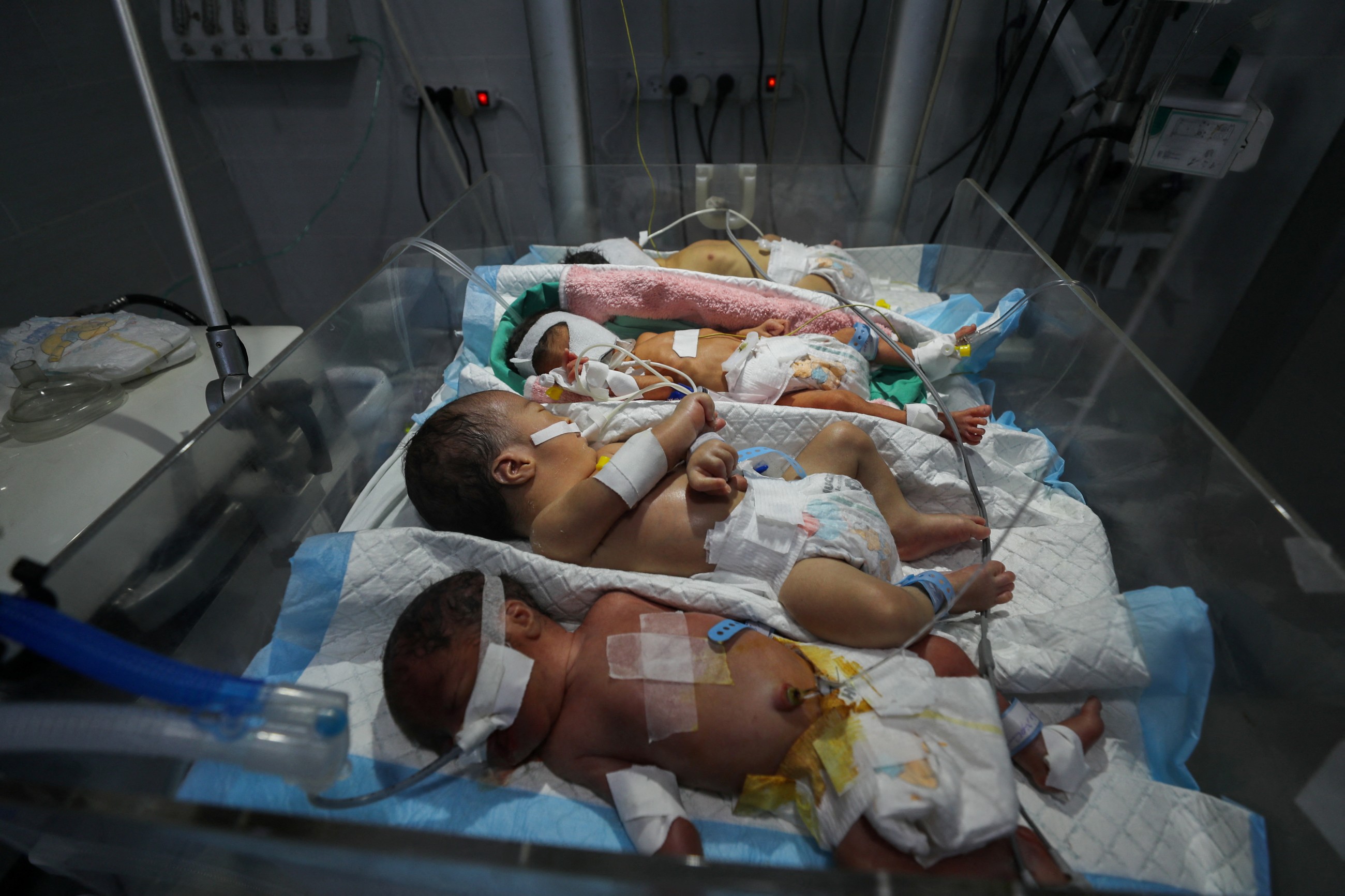 Unicef official says Gaza babies forced to share oxygen masks