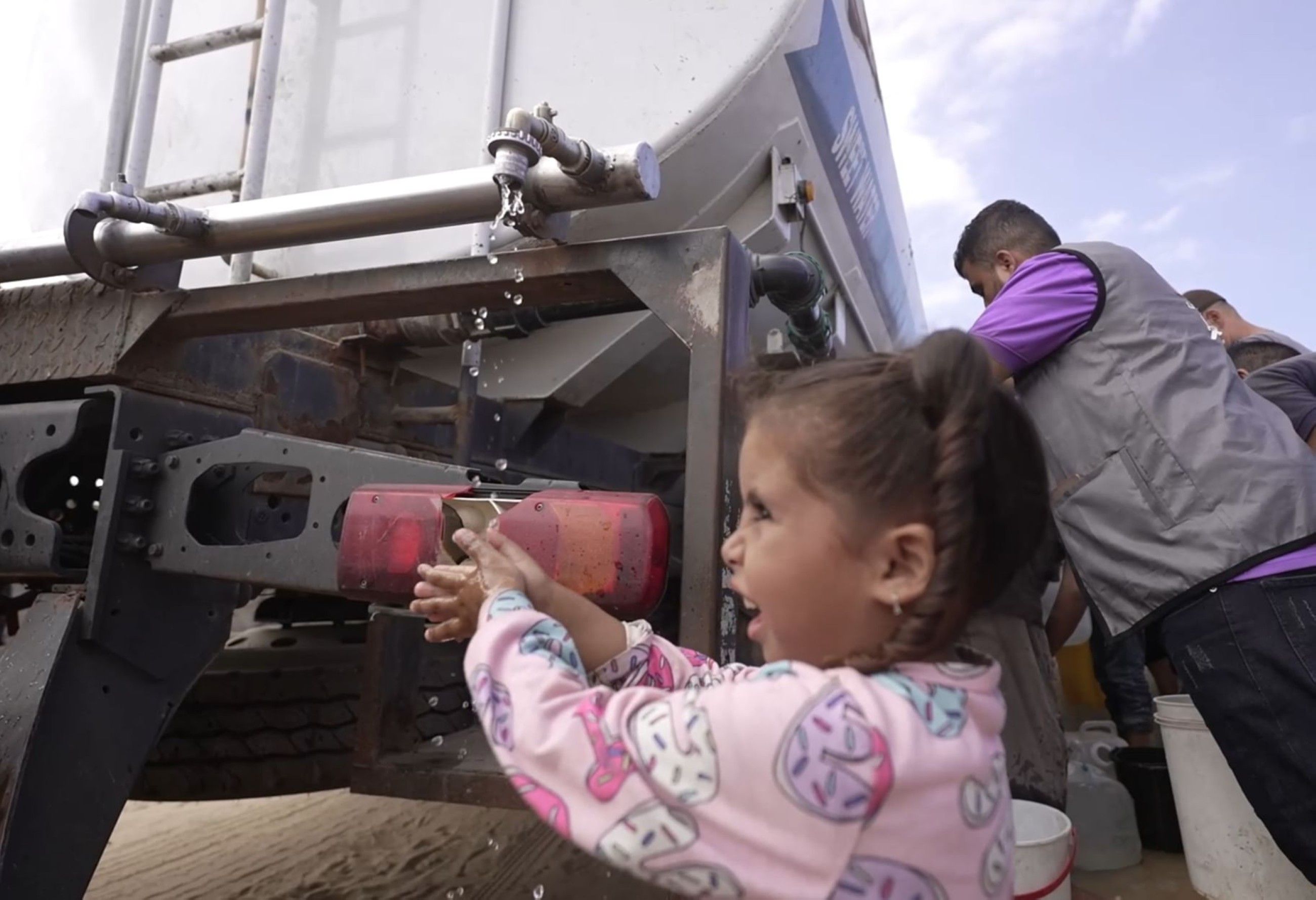 UAE delivers 21 water tankers to Gaza