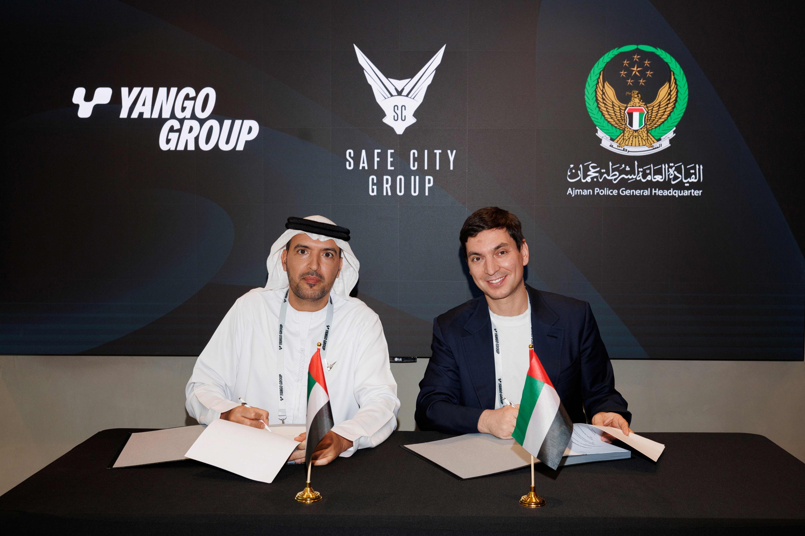 Ali Omari and Sergej Loiter sign Ajman DOOH network agreement.