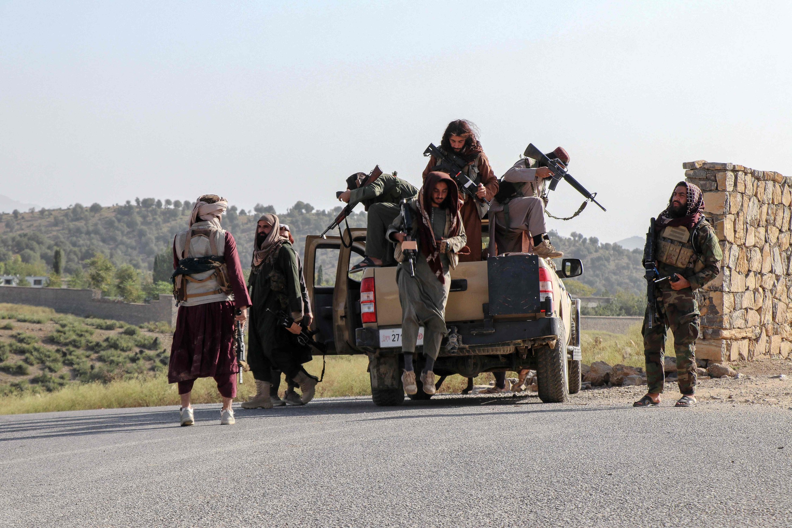 200 Afghan Taliban, 23 Pakistani soldiers killed in clashes; border closed