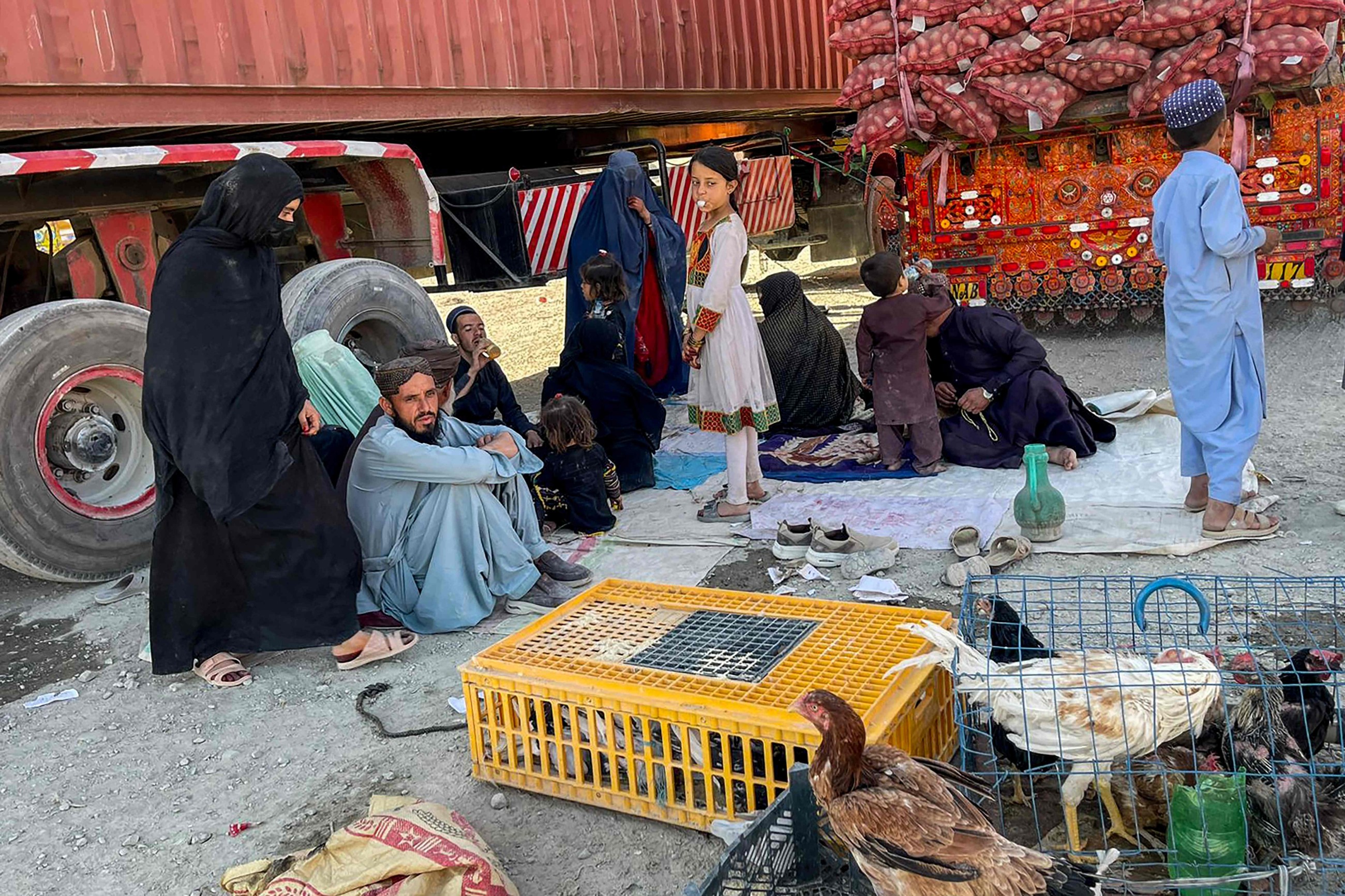 200 Afghan Taliban, 23 Pakistani soldiers killed in clashes; border closed
