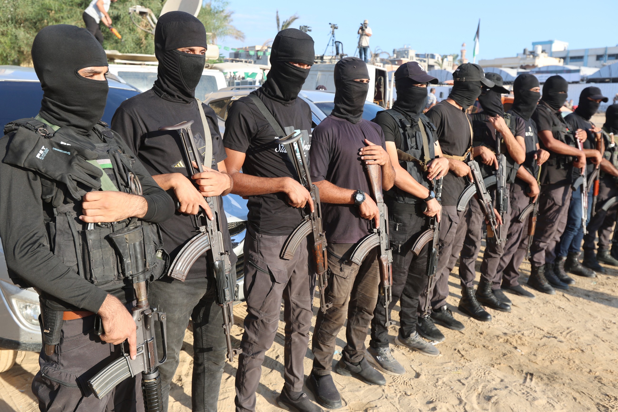 Hamas begins handing over Israeli hostages