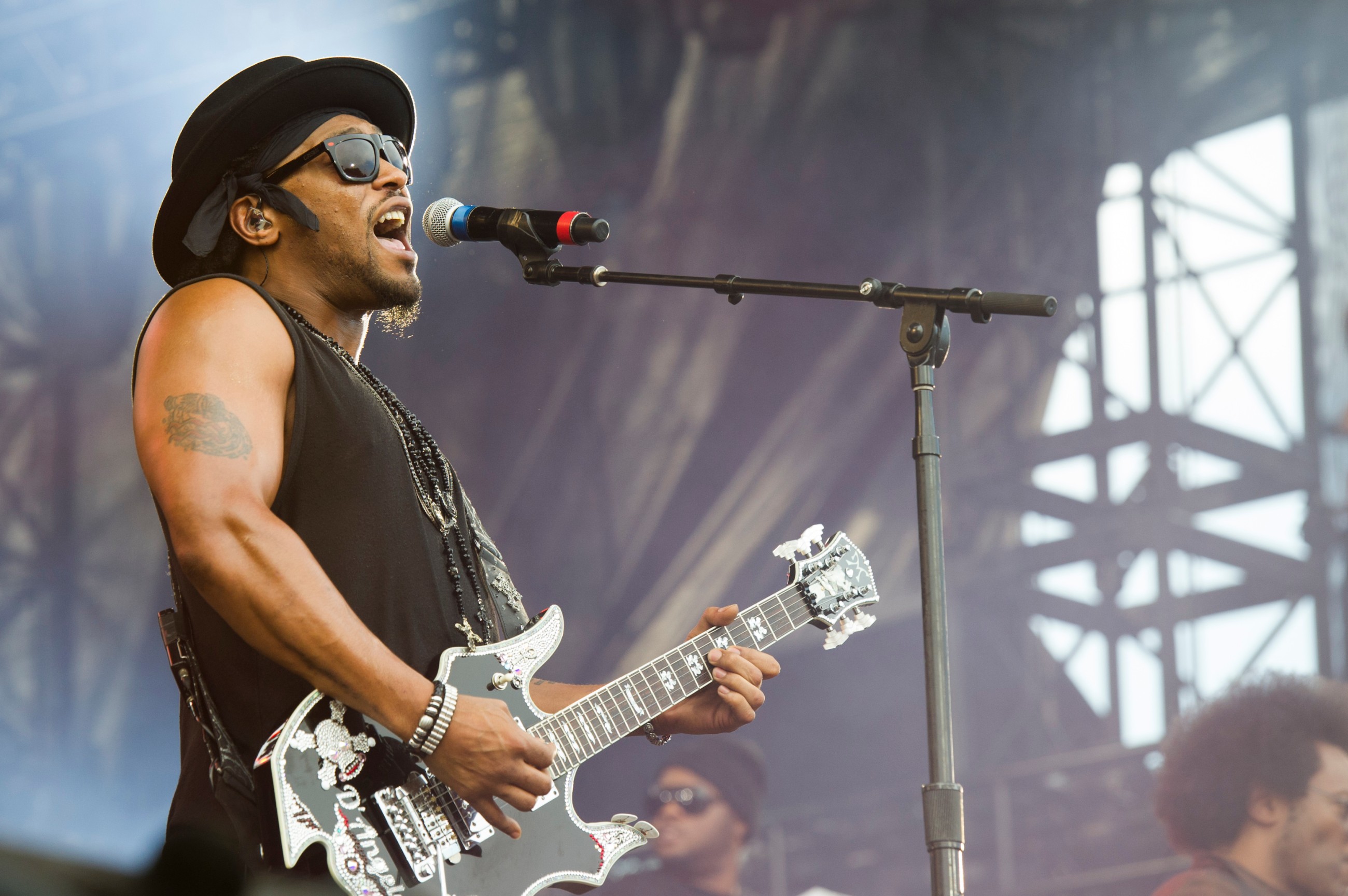 D'Angelo, trailblazing neo-soul singer, dies at 51, family says