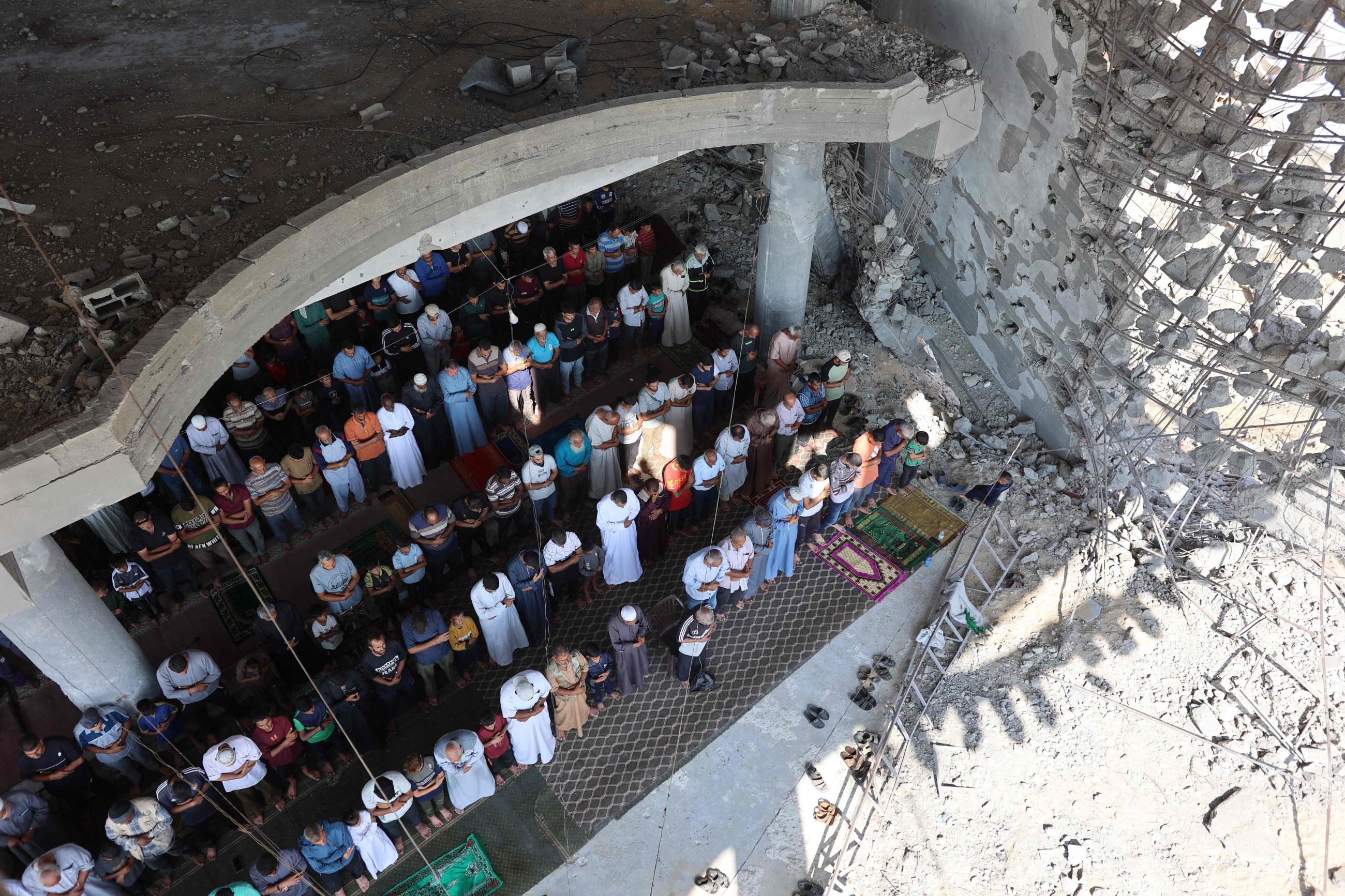 Gazans return to damaged mosques for first post-truce Friday prayers