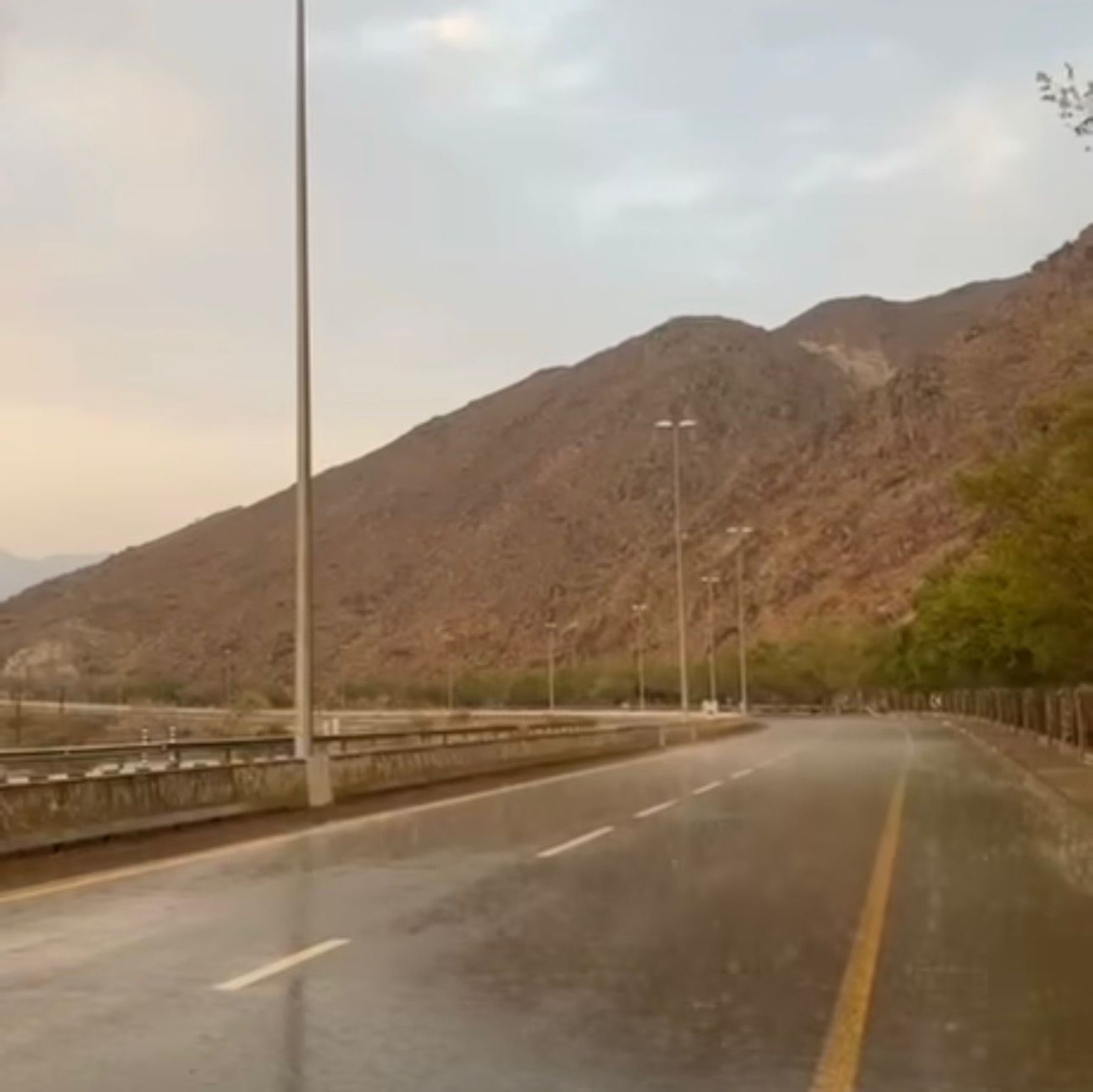 Heavy rain hits UAE's Eastern Region