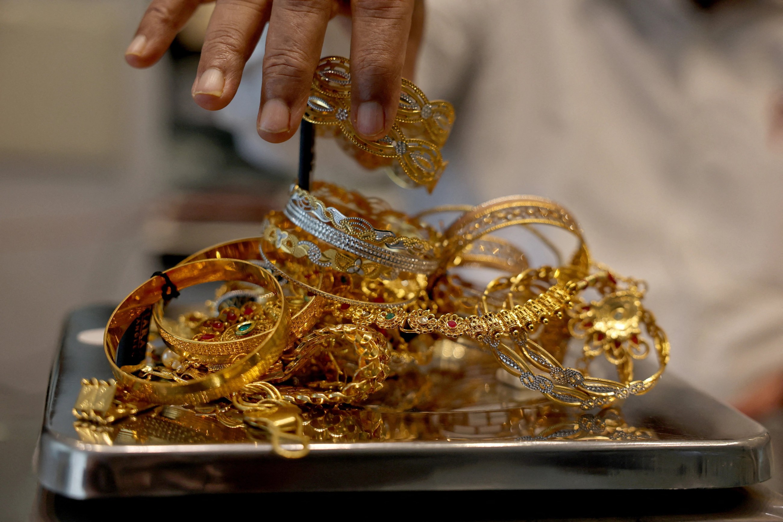 Woman steals gold necklace from Dubai store, ordered to pay Dhs15,000