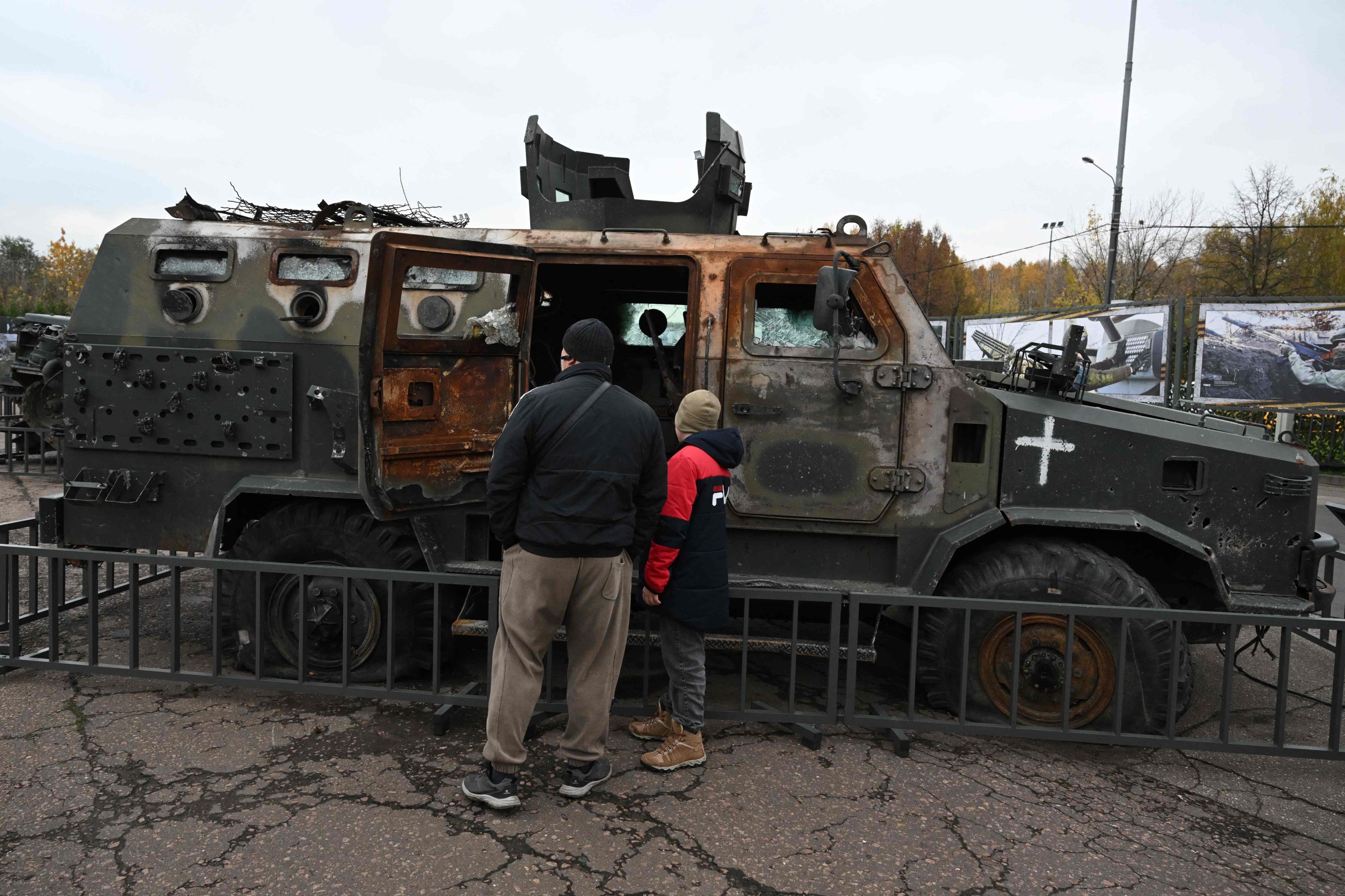 Russia holds nuclear drills, Ukraine seeks Swedish jets
