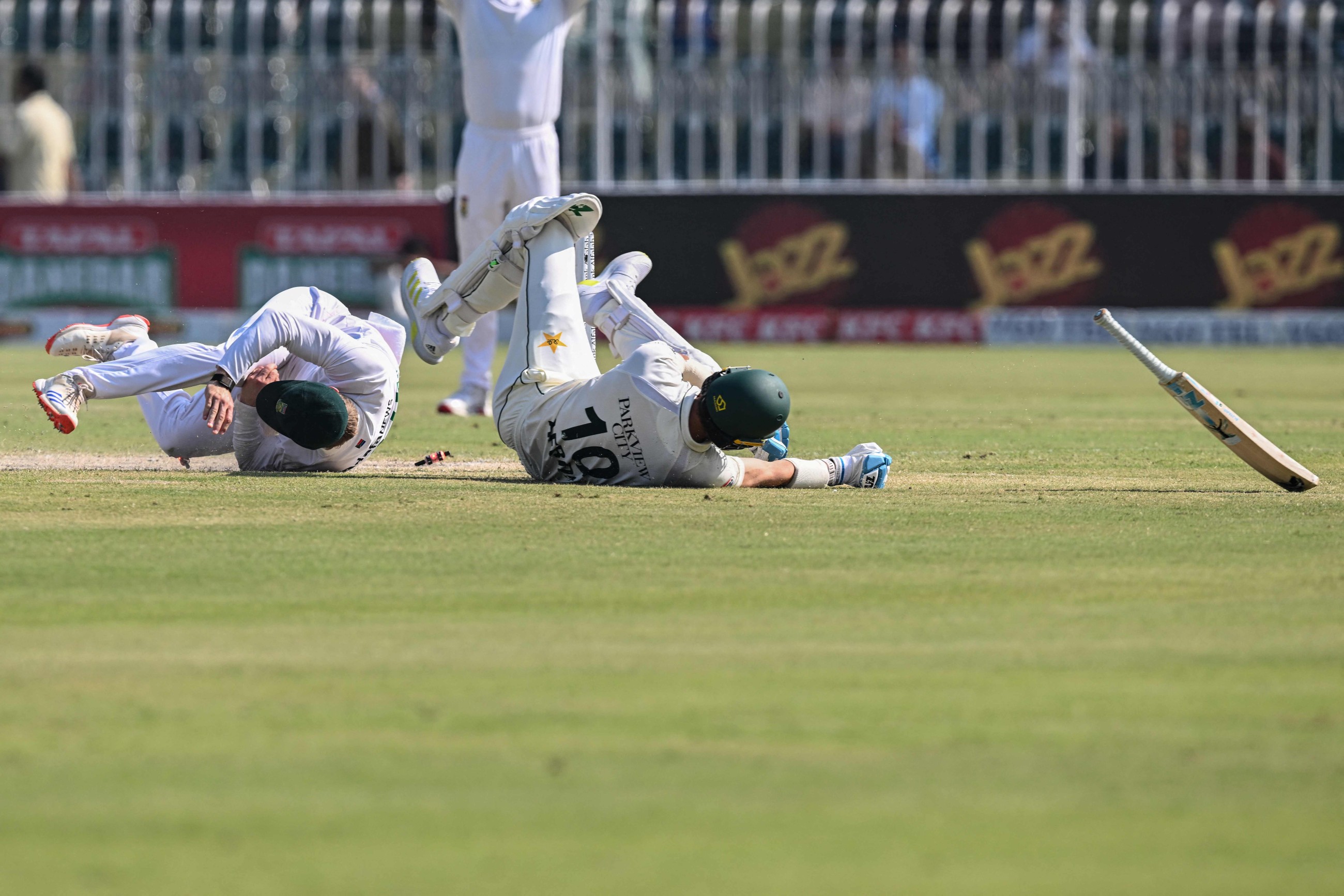 Harmer stars as South Africa beat Pakistan to draw Test series