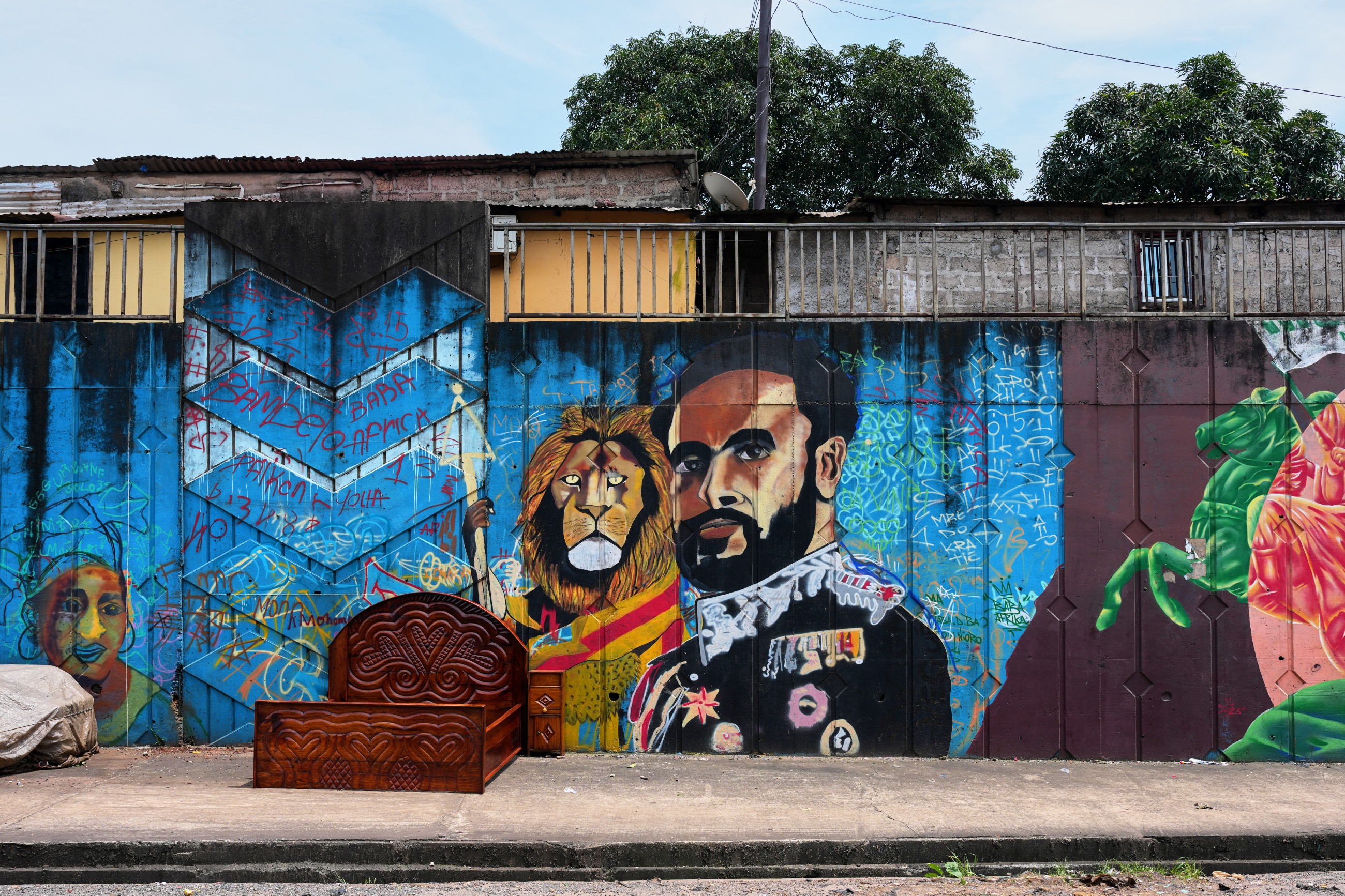 Senegalese artist transforms Conakry’s walls with captivating street art