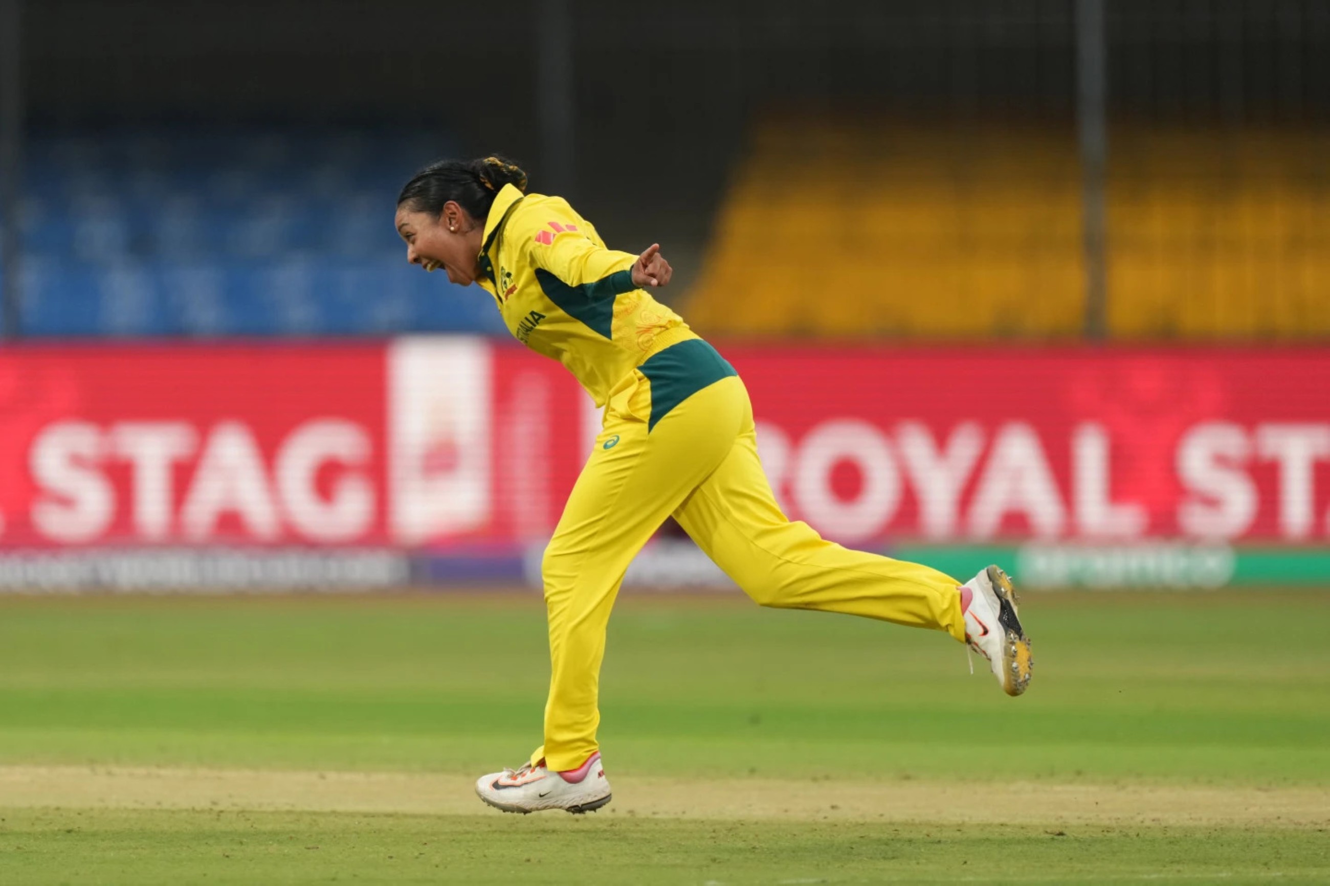 Spinner King stars as Australia thump South Africa at Women&rsquo;s World Cup