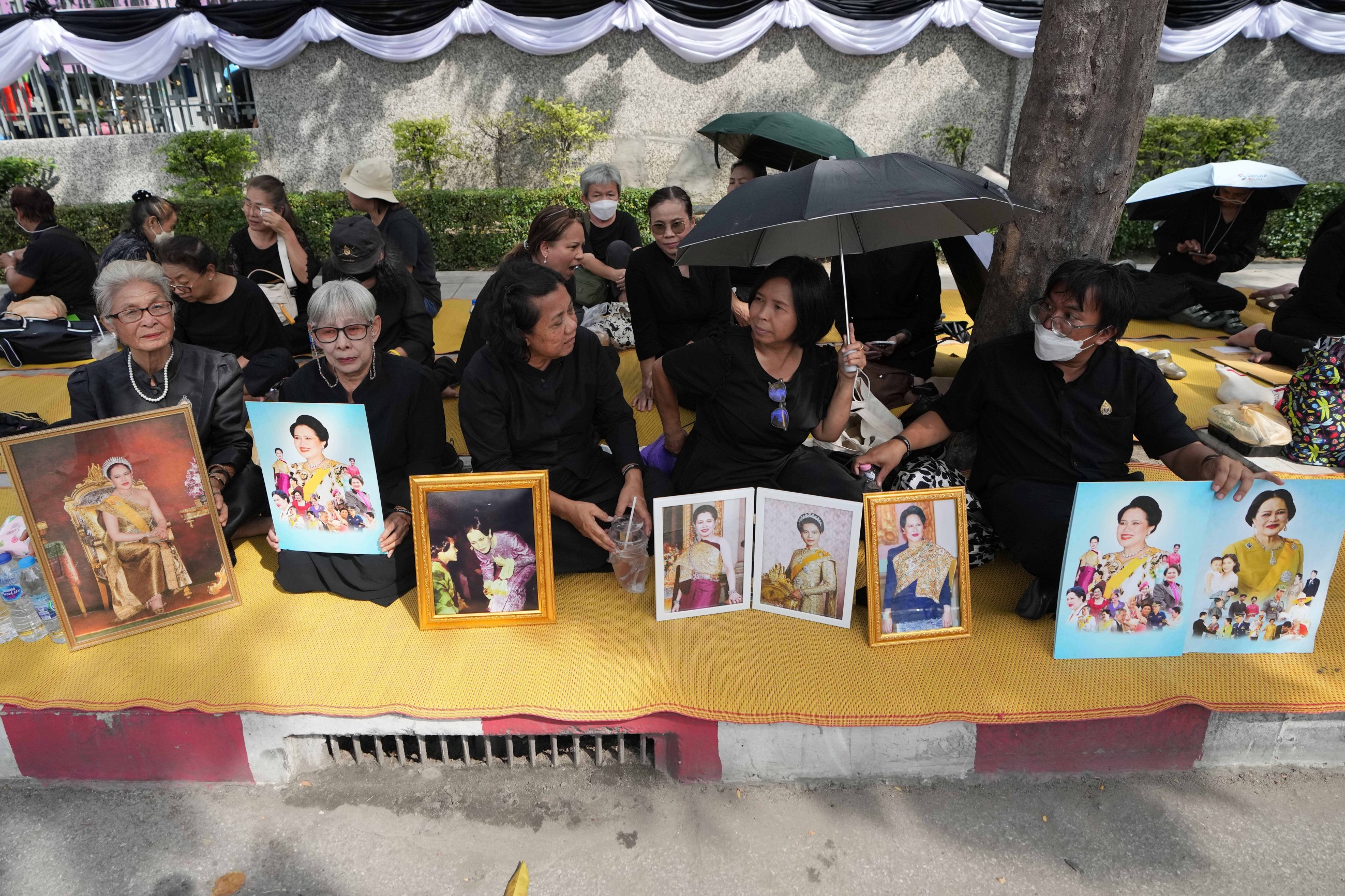 Trump attends ceasefire ceremony with Thailand and Cambodia