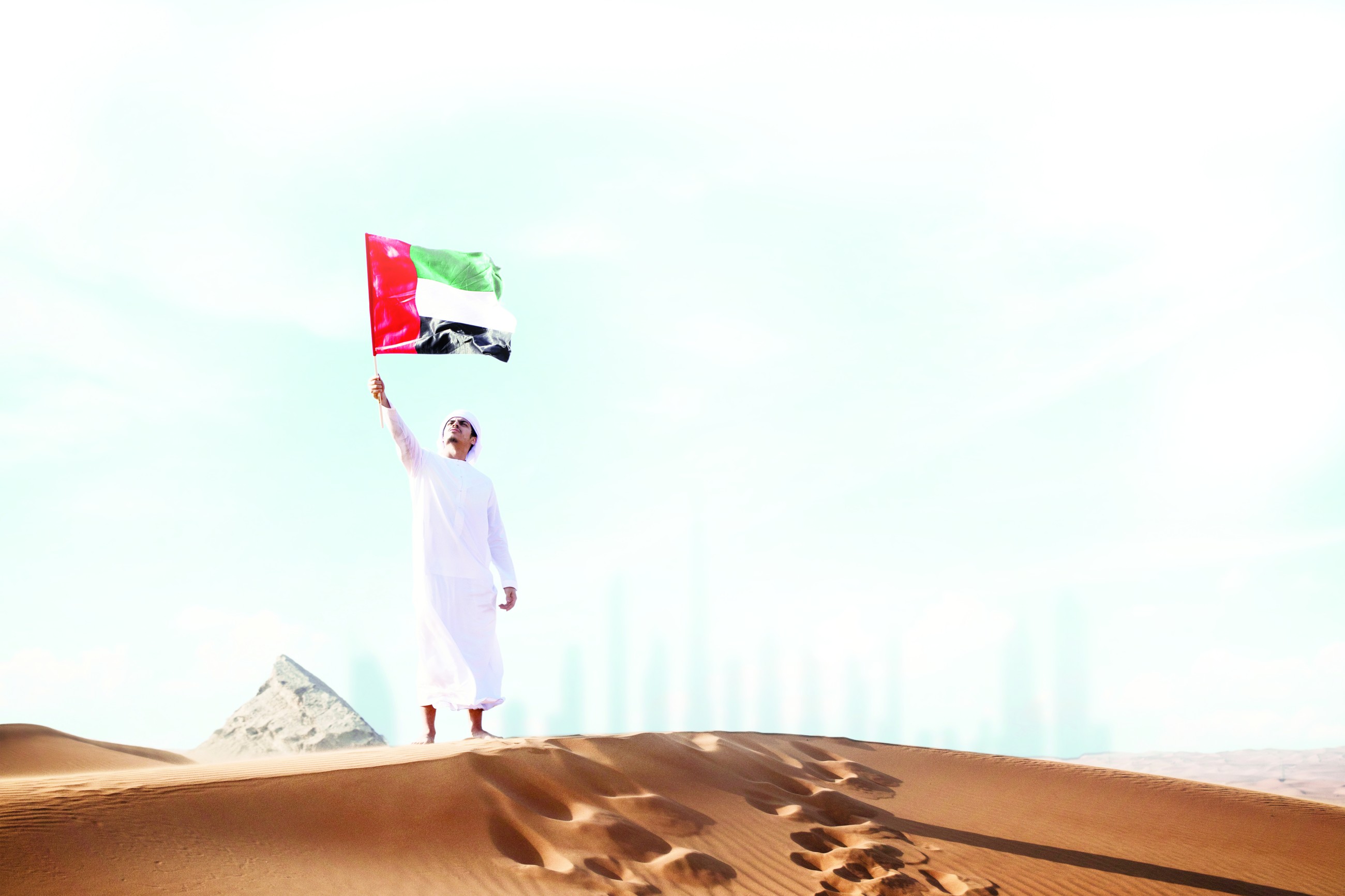 Sheikh Mohammed urges citizens and residents to raise UAE Flag in national celebration on Nov.3