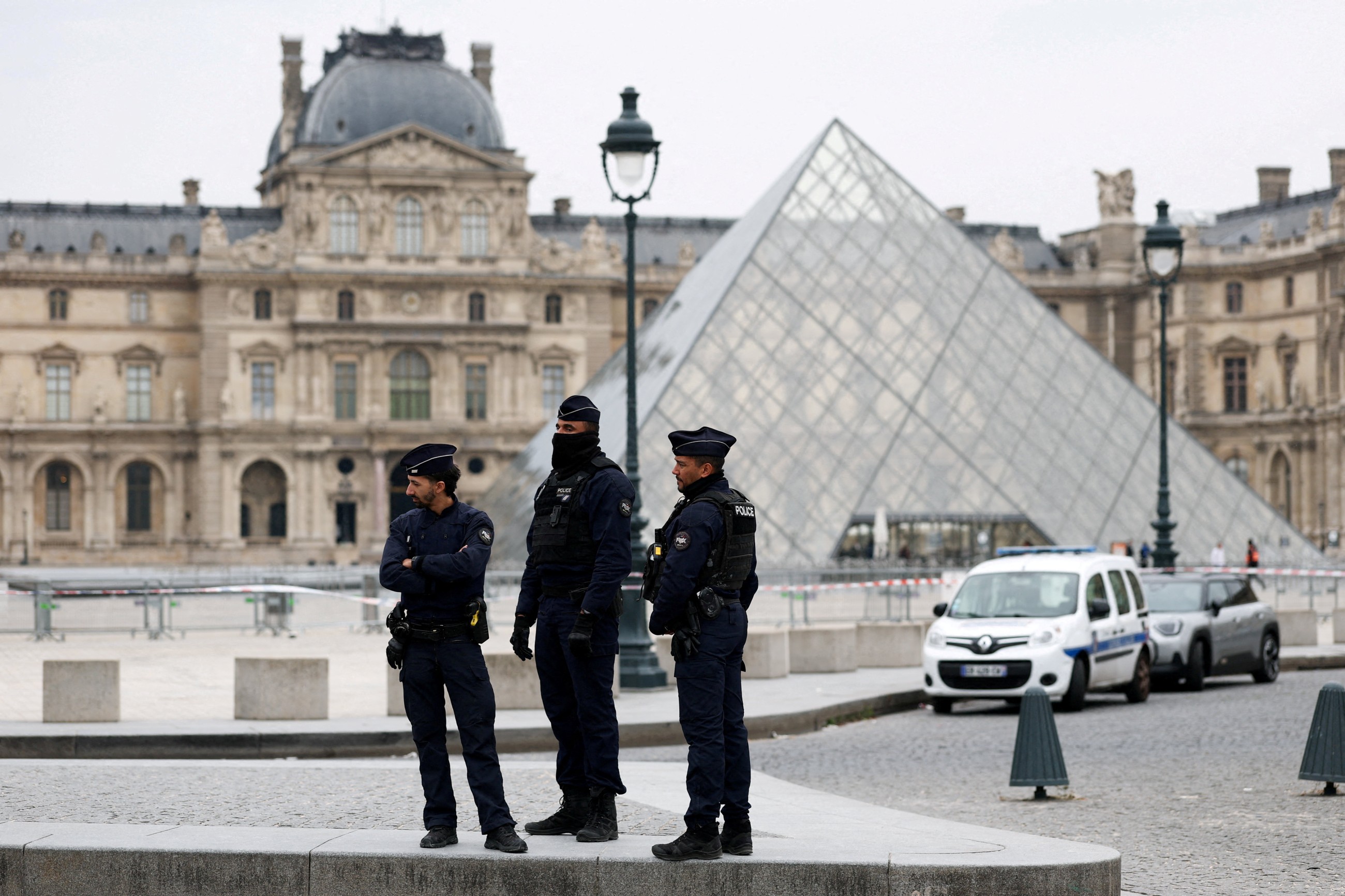 Suspects arrested near Paris over the theft of crown jewels from Louvre museum